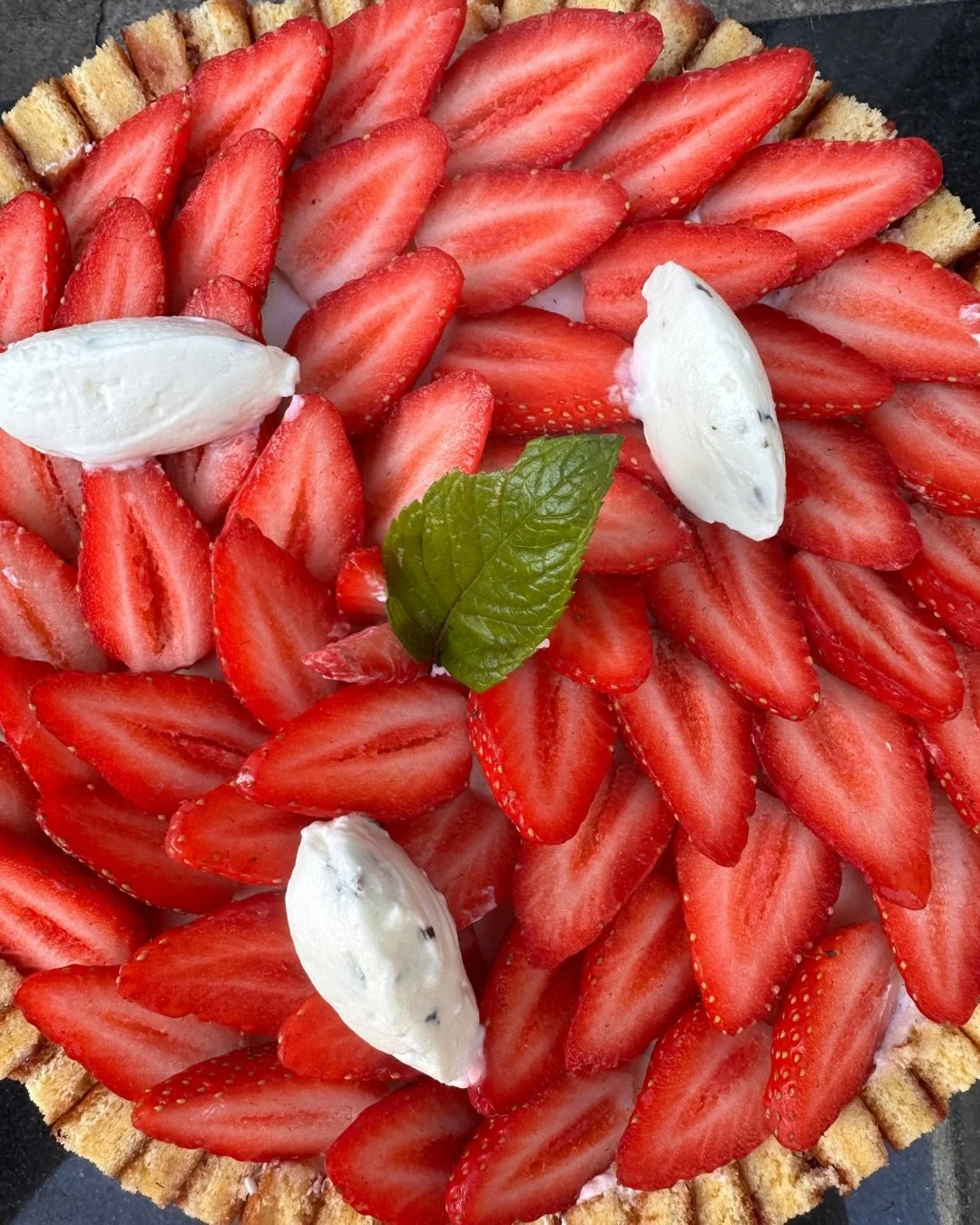Fraisier Cake🍓
With the Wimbledon season in full swing, it&rsquo;s the perfect season for our strawberries from @hughlowefarms. 

To celebrate, our Fine Foods Product Development Manager, @chefdaviduverger_smithandbrock has created this stunning dis