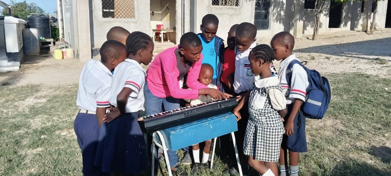 Mr. Francis showing learners a keyboard.