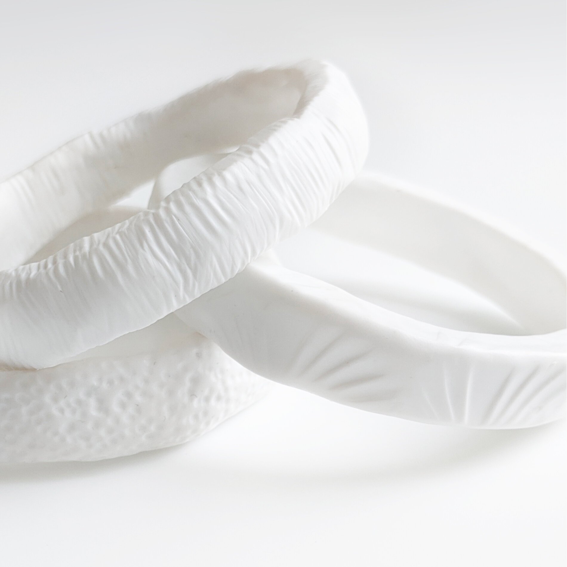 Bracelet+jonc+-+blanc+texture+point+-+f19_3.jpg