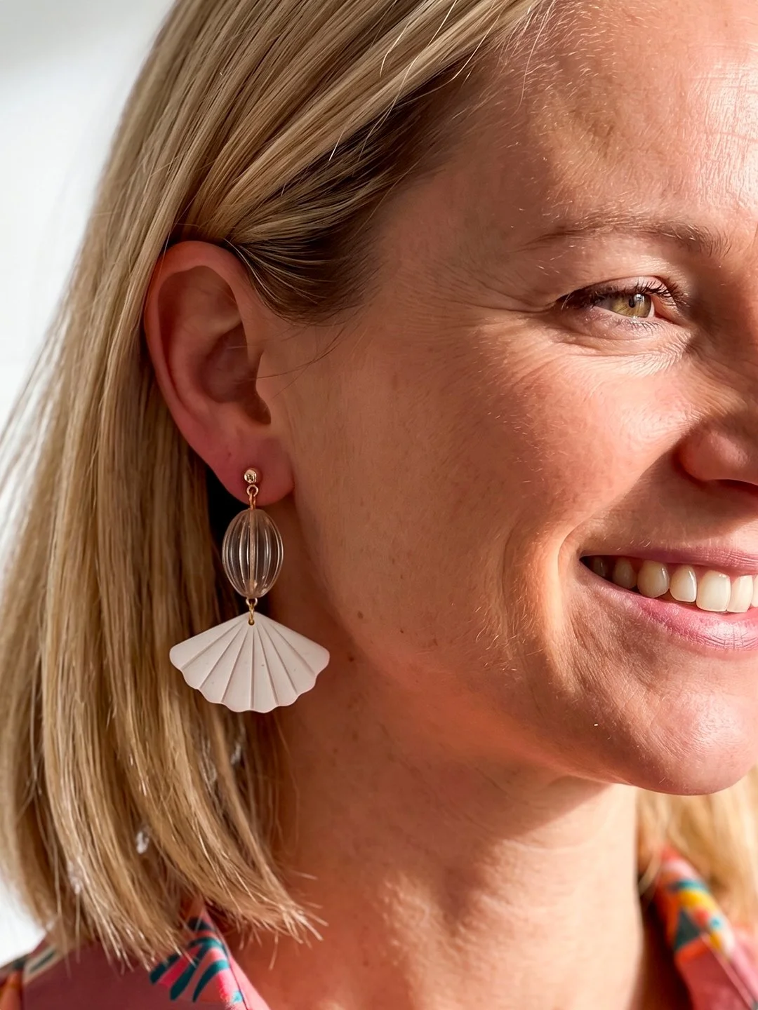 Maison Palom bijoux fait main boucle d'oreille coquillage perle transparente blanche et doré5.jpg