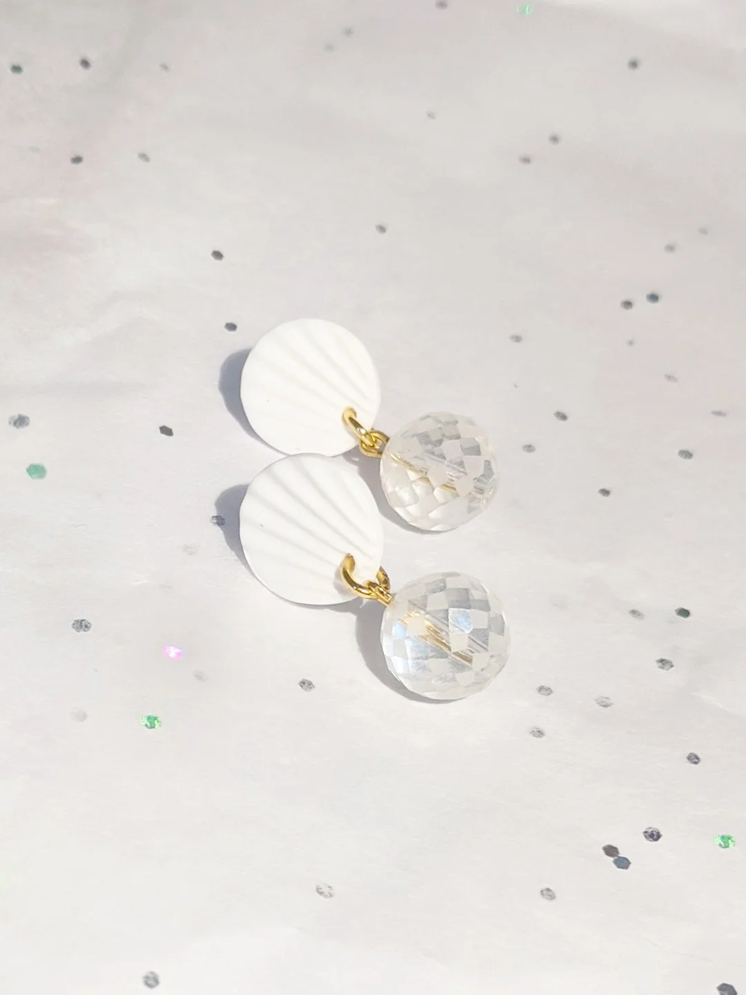 Maison Palom bijoux fait main blanc or doré boucles d'oreilles boule à facettes2.jpg