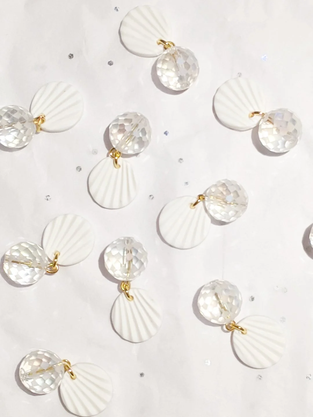 Maison Palom bijoux fait main blanc or doré boucles d'oreilles boule à facettes.jpg