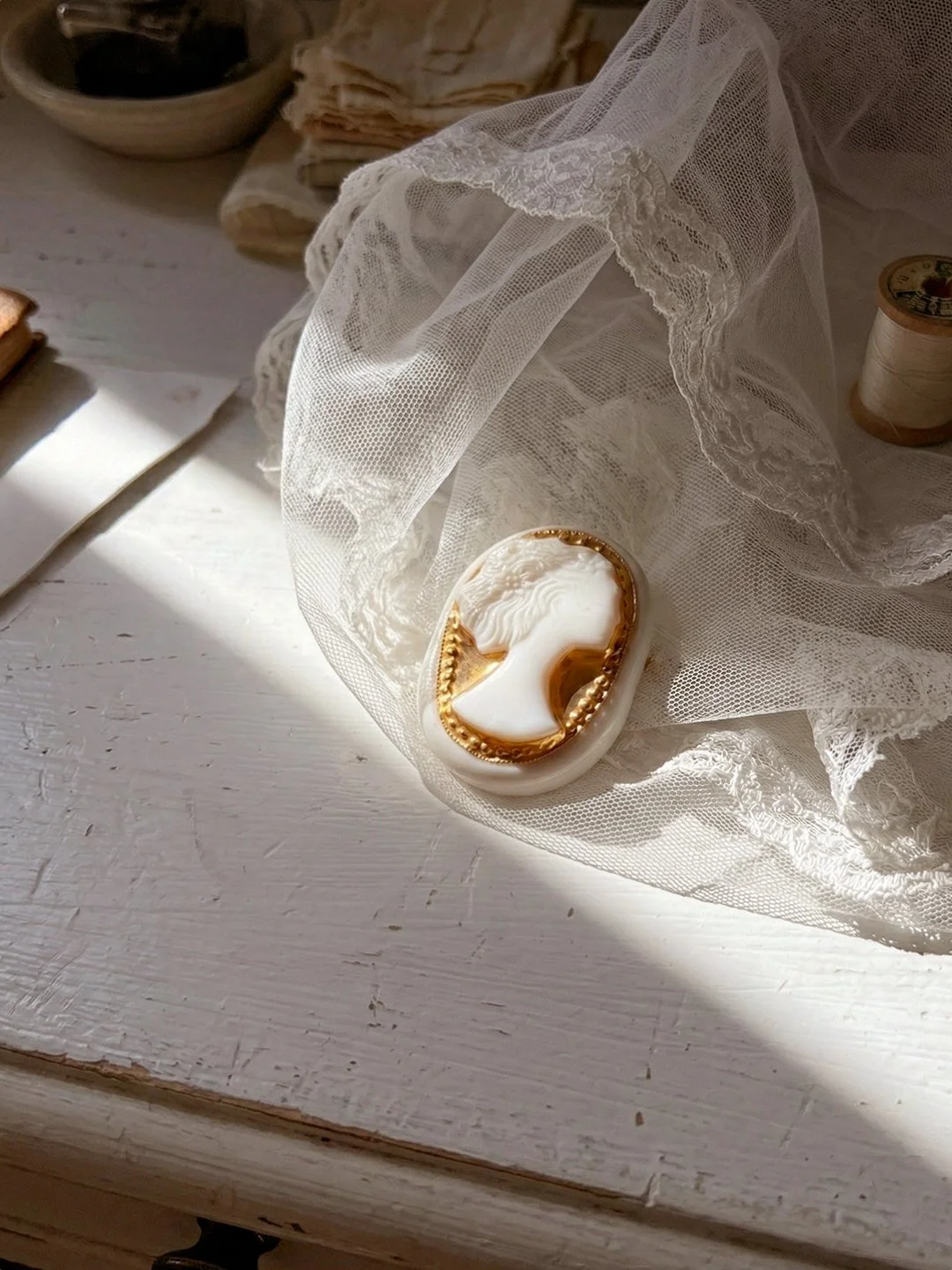 Maison Palom - Broche - camée - bijoux - bordeaux4.jpg