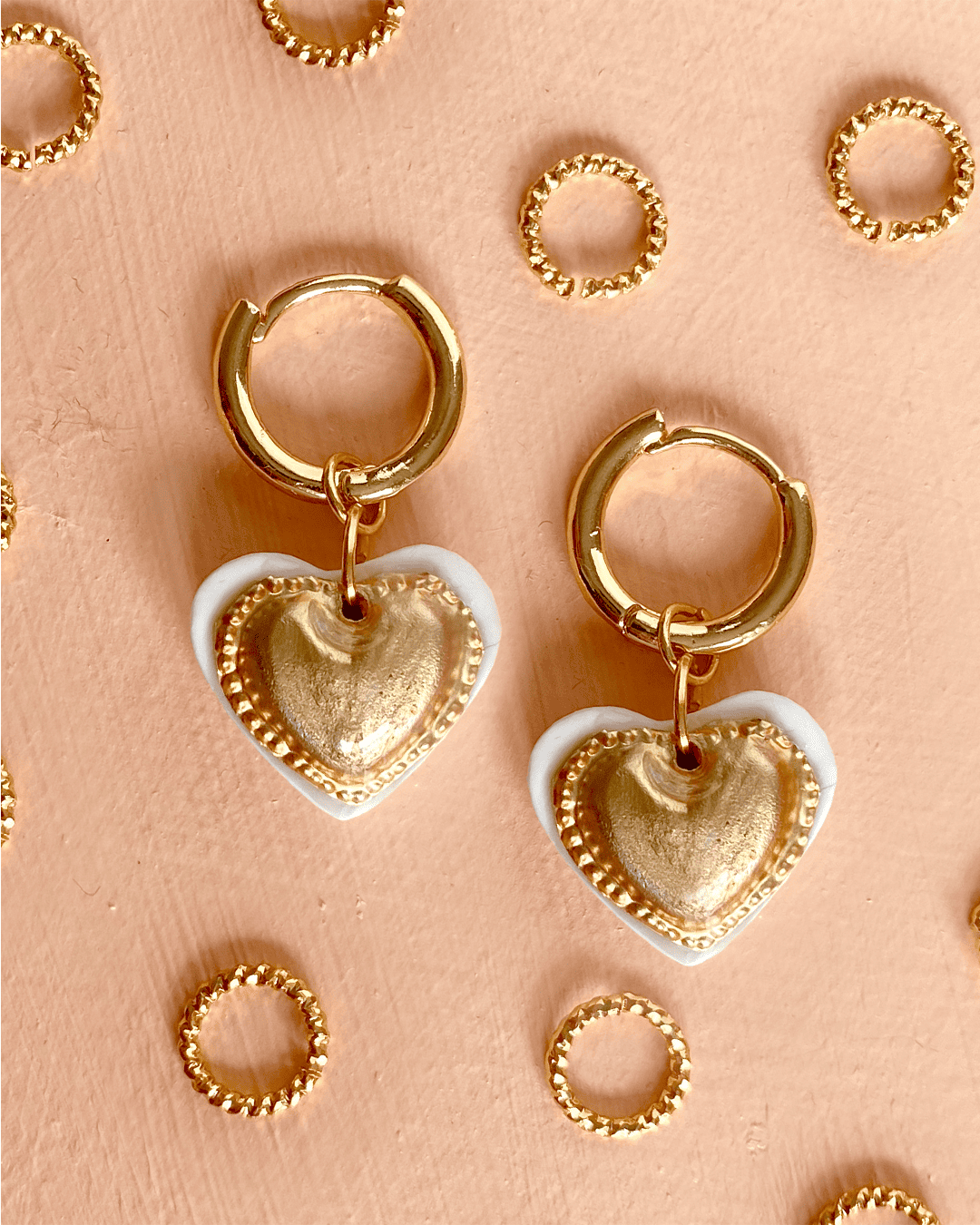 Maison Palom bijoux fait main blanc or doré boucles d'oreilles coeurs6.png