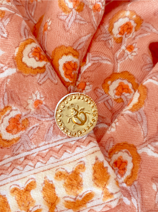 maisonpalom-broche-blanche-or-scarabe-france-bordeaux foulard.png