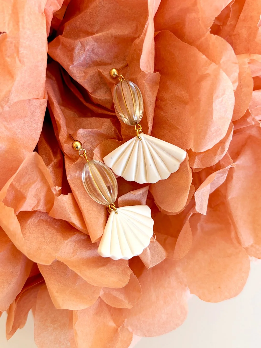 Maison Palom bijoux fait main boucle d'oreille coquillage perle transparente blanche et doré1.jpg