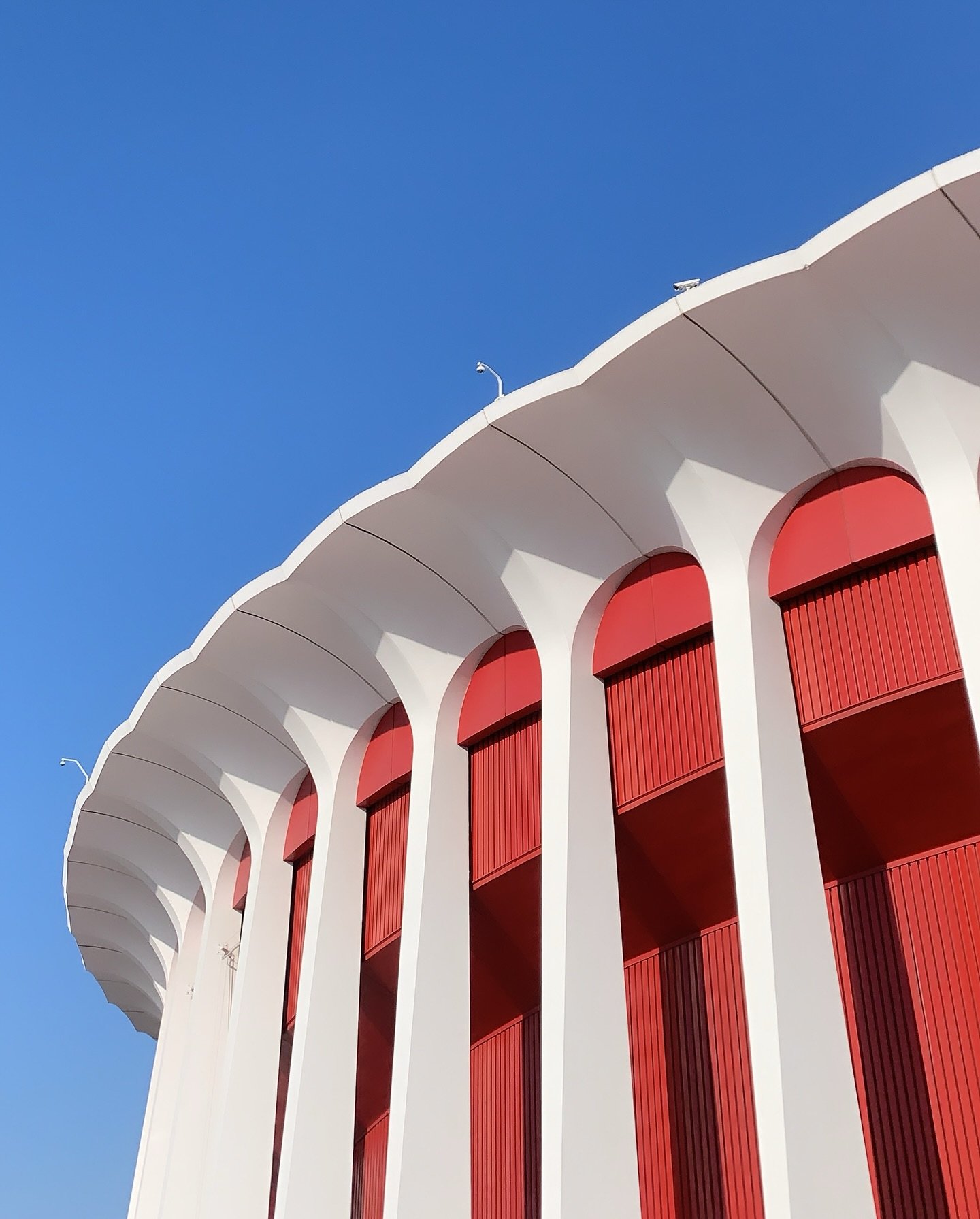 Repetition Study: The Forum, Los Angeles.
Columns, color, and curves by Charles Luckman with the essence of Paul Revere Williams. Photo taken by me.