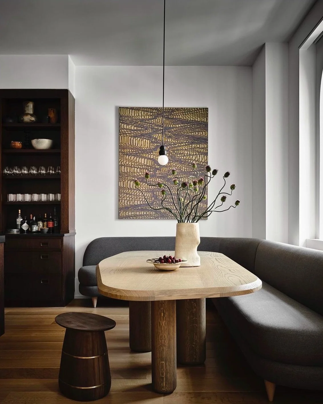 Contemporary dining nook by @nicolehollis with soft curves and an understated mood.

Photography by @douglasfriedman 
Styling by @anitasarsidi