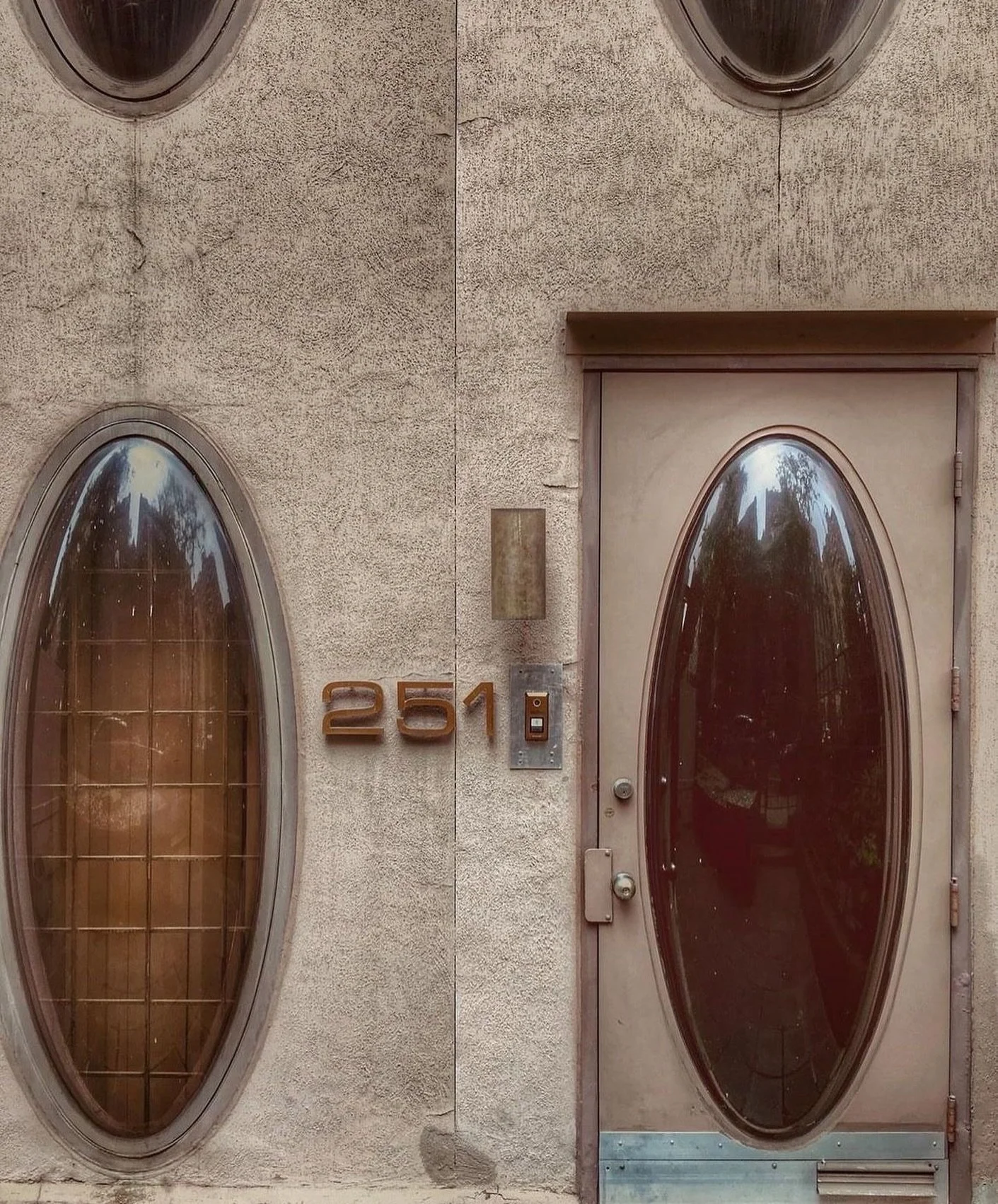 Space-age modernism wasn&rsquo;t about fantasy; it was about precision. Curves are used sparingly. Materials are doing real work. Brutalist-adjacent architecture that trusted geometry to carry the idea