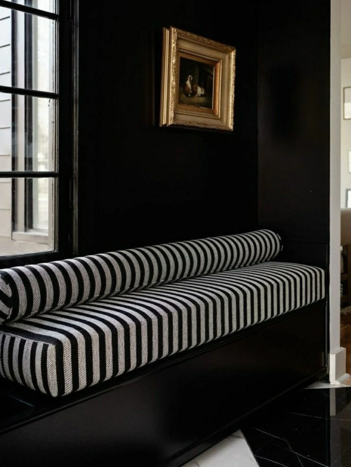 Small rooms with dark walls don&rsquo;t equal a smaller space; they equal dramatic moments.