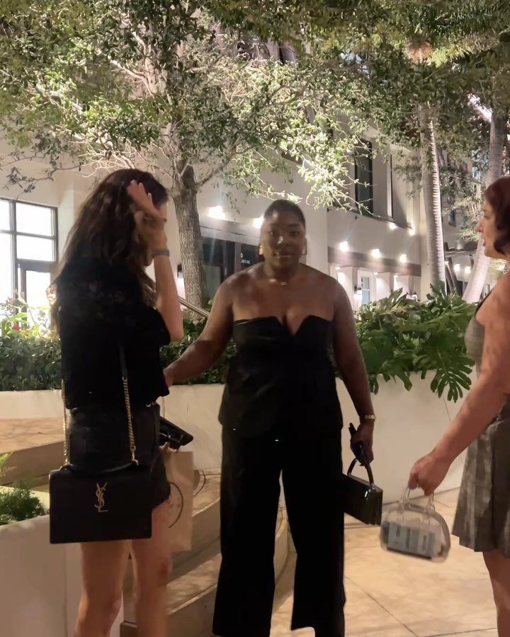 Community events allow us the opportunity to step into new rooms, meet friends, and build new possibilities 🥰

#community #communityevents #women #womensocials