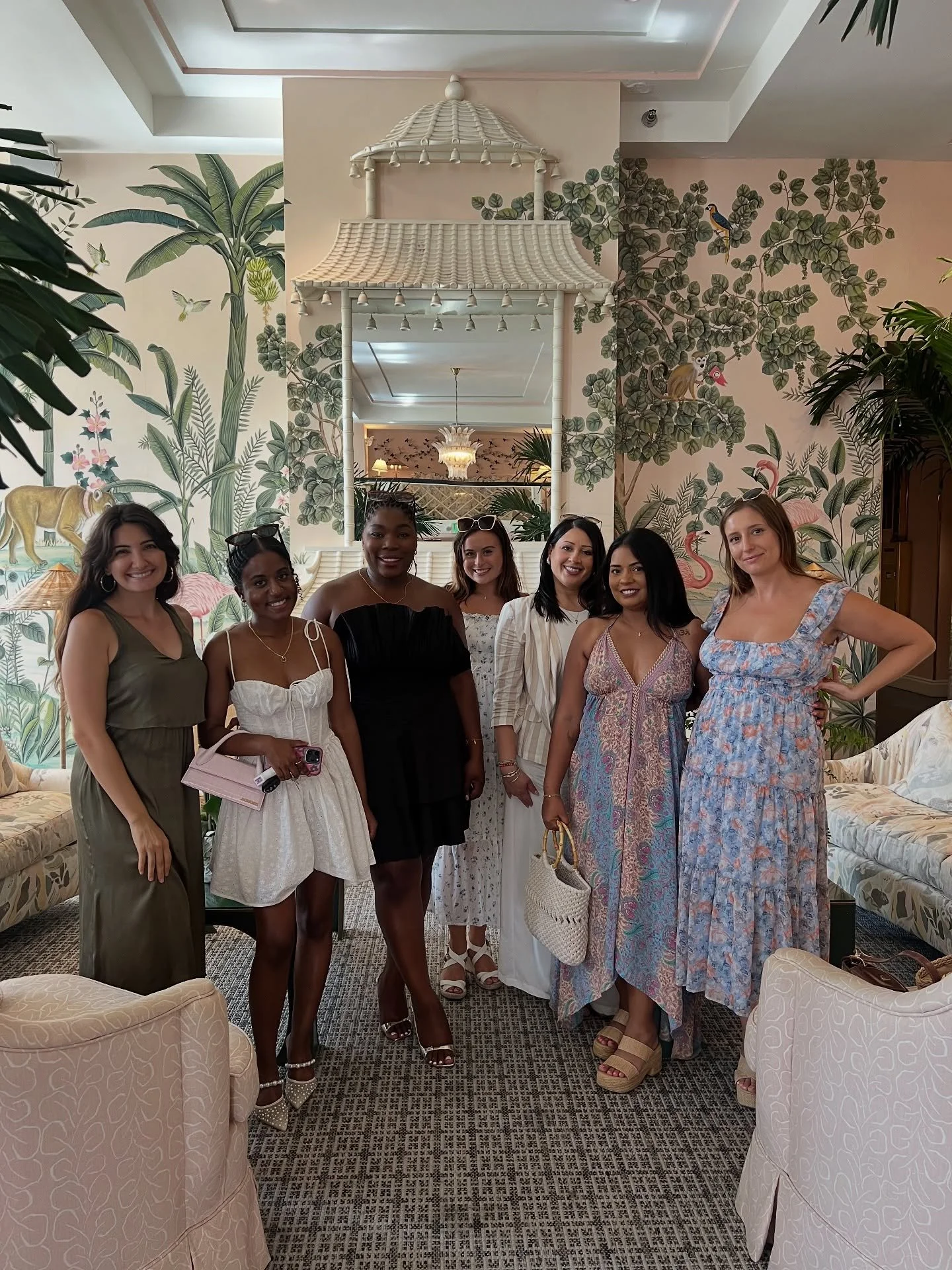 That time when we went to brunch at the colony hotel 🥳🥳🥳🤩

Always such a fun time with you girls .

Link in bio for all upcoming events 

If you&rsquo;re interested in hosting an event at Les femmes please send us a message 🥰🥰

#conmunity #soci