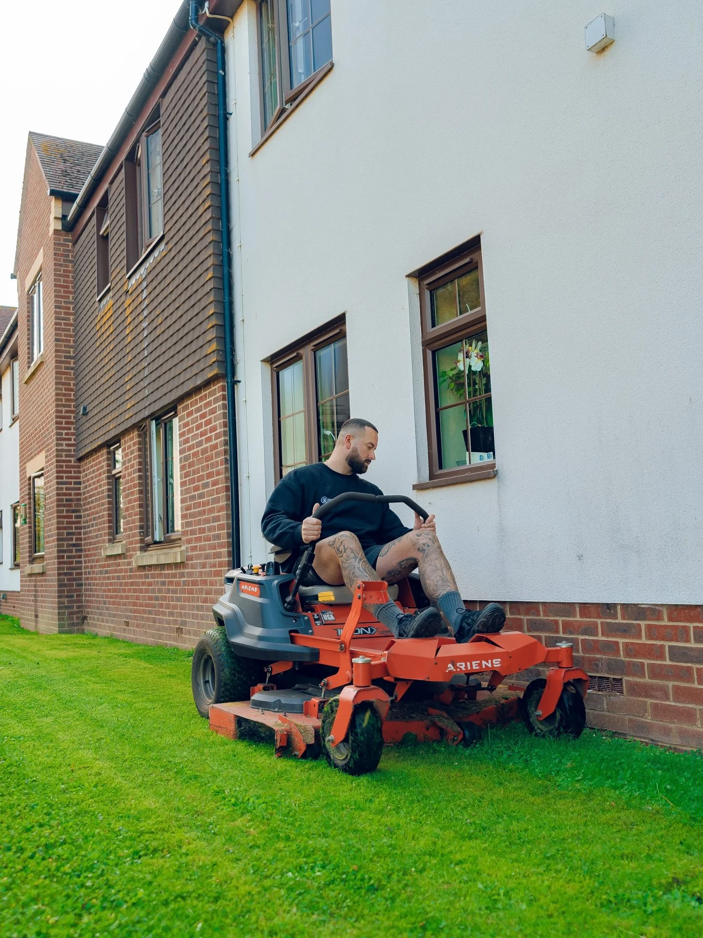 Precision, detail, and care 🌿✨
A day in the life of our maintenance team means perfectly edged lawns, crisp lines, and landscapes left looking their very best. 
&bull;
&bull;
&bull;
&bull;For any inquiry&rsquo;s please DM or contact us.
&bull;📧Info