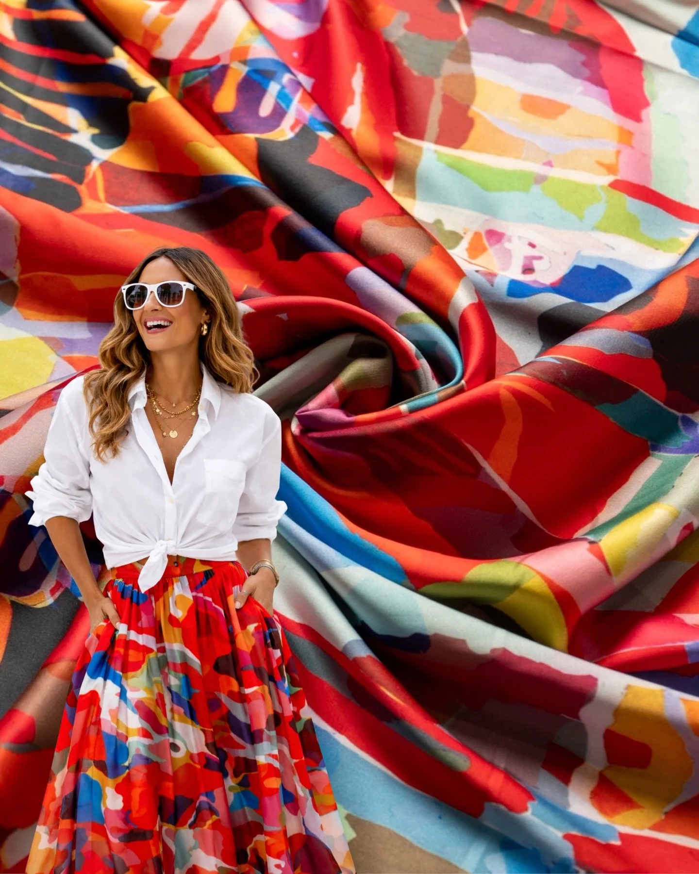 Esta tela llena de vida es perfecta para crear piezas que roban miradas. Vibrante, fresca y con un movimiento espectacular&hellip; ideal para esta temporada. ✨

En este carrusel te mostramos 3 ideas:

- Falda larga combinada con unicolor.
- Vestido l