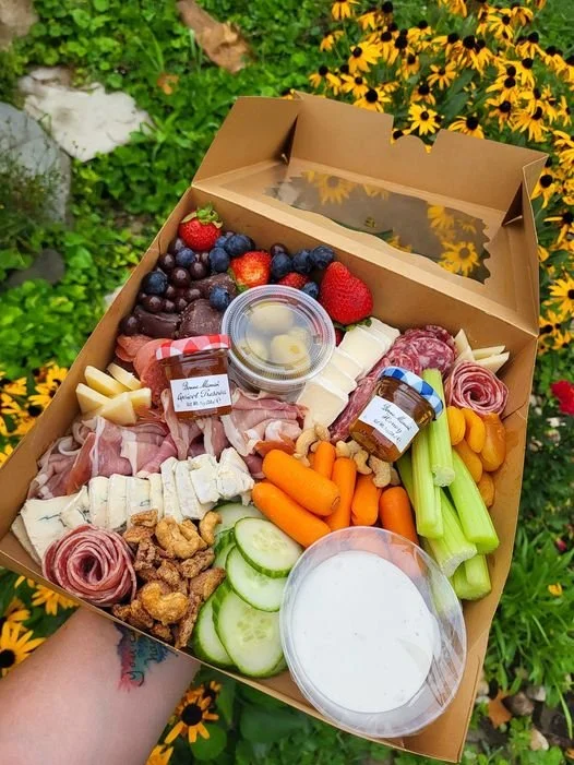 charcuterie box.jpg