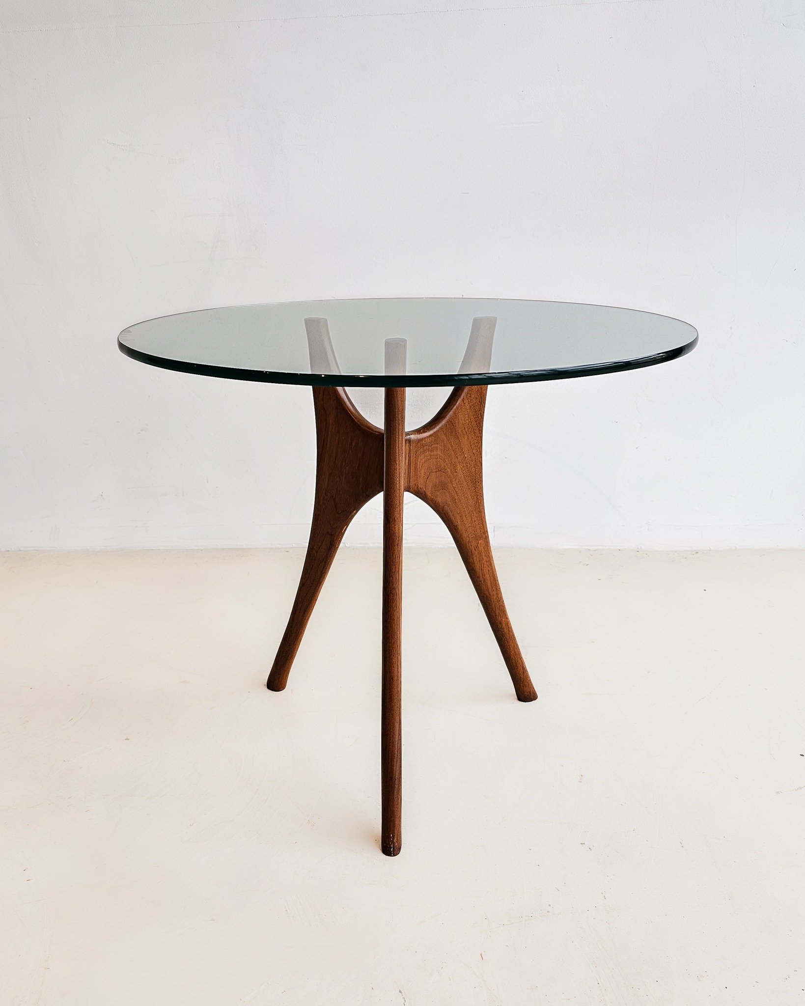 PS: Don’t forget—our spring sale is live! Up to 30% off sitewide, no code needed.
This one’s got presence! With its sculptural walnut base and crisp tri-symmetric form, this occasional table adds instant sophistication without tryi