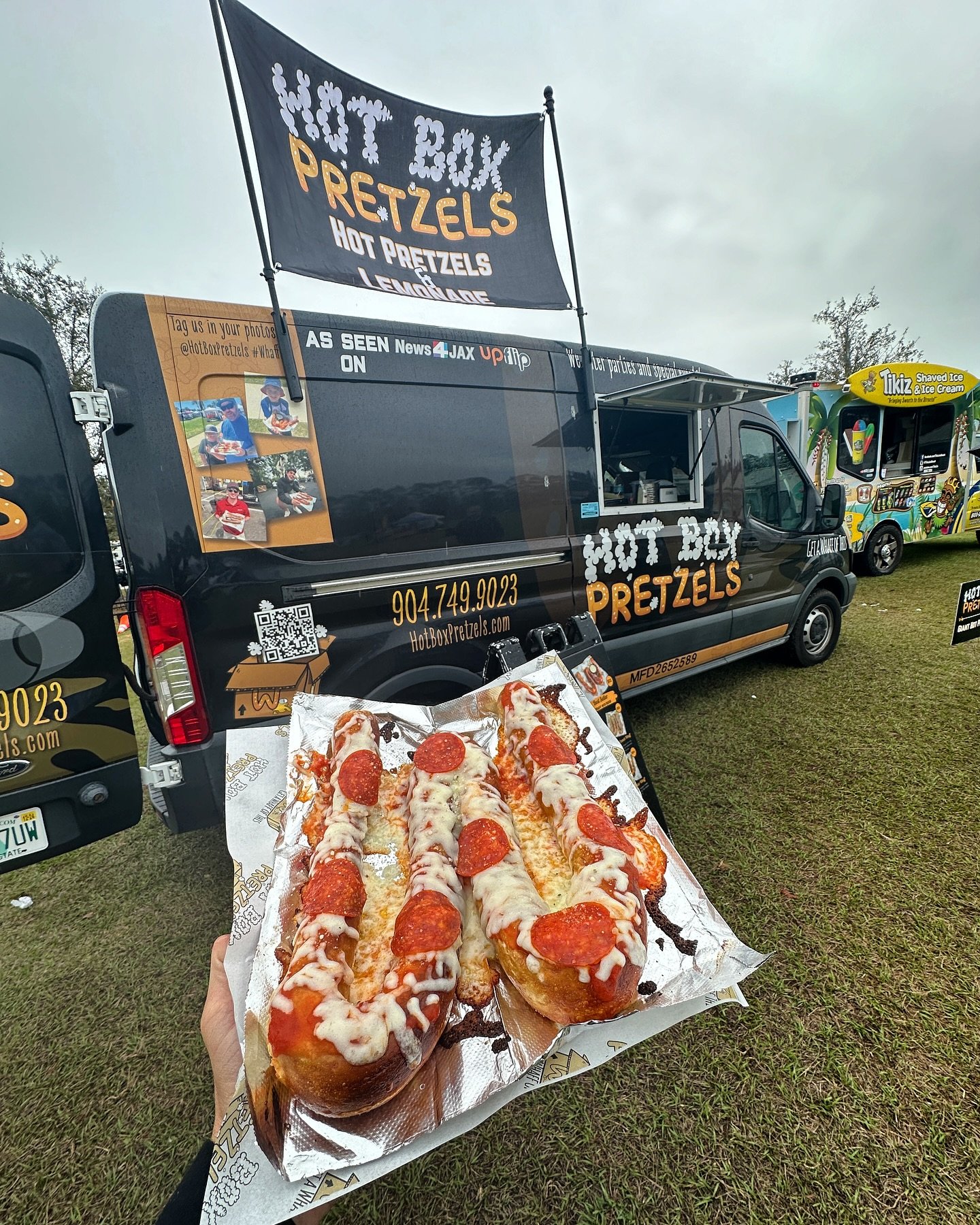 🥨This weekend we will be @seawalkmusicfest🥨

📍Saturday 2/24 from 12:00PM-8:30PM

📍Sunday 2/25 from 12:30PM-7:30PM

Full line up and more details on their instagram!

#HotBoxPretzels #pretzels #Jacksonvillepretzels #softhotpretzels #freshpretzels 