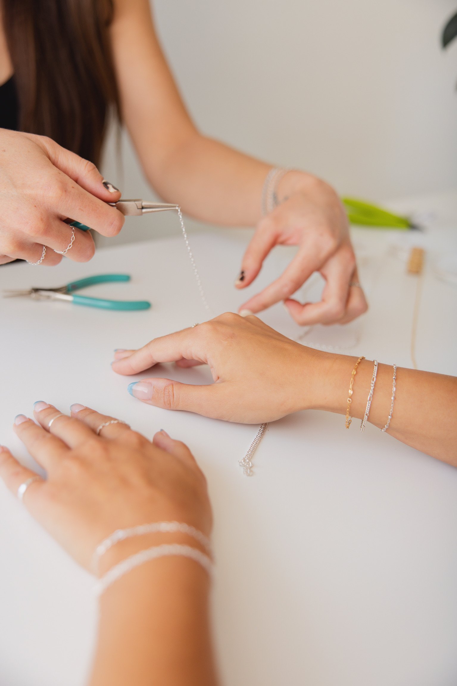 Custom-fitting a permanent bracelet