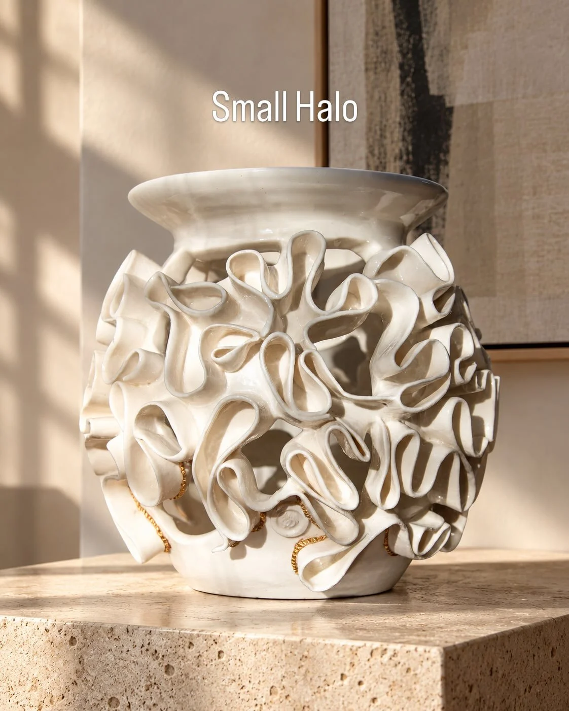 Small Halo 

A white porcelain vessel wrapped in soft, ruffled folds, with glimpses of the interior and fine lines of gold at the base.

Folds or spaces: which do you see first?

Porcelain, gold enamel
H 27 &times; W 23 cm
Unique piece &middot; Avail