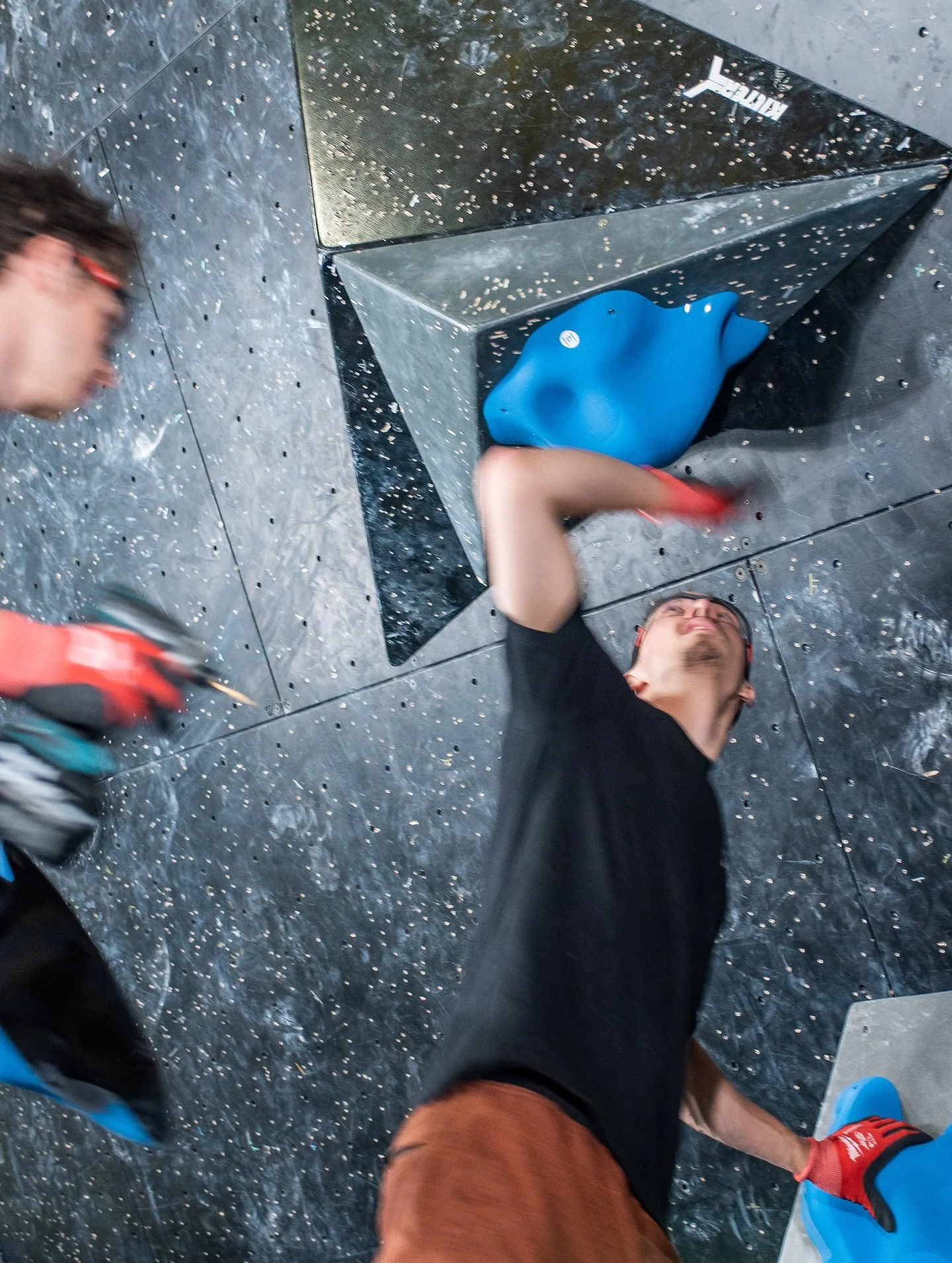 The Asteroids 📸 Setting and Climbing at @kiltergrips 

Available for purchase on our website!
Super fun set to try on different wall angles to really push your intended movement. 

#climbingholds #thermoformed #madeintheusa #recycledplastic #routese