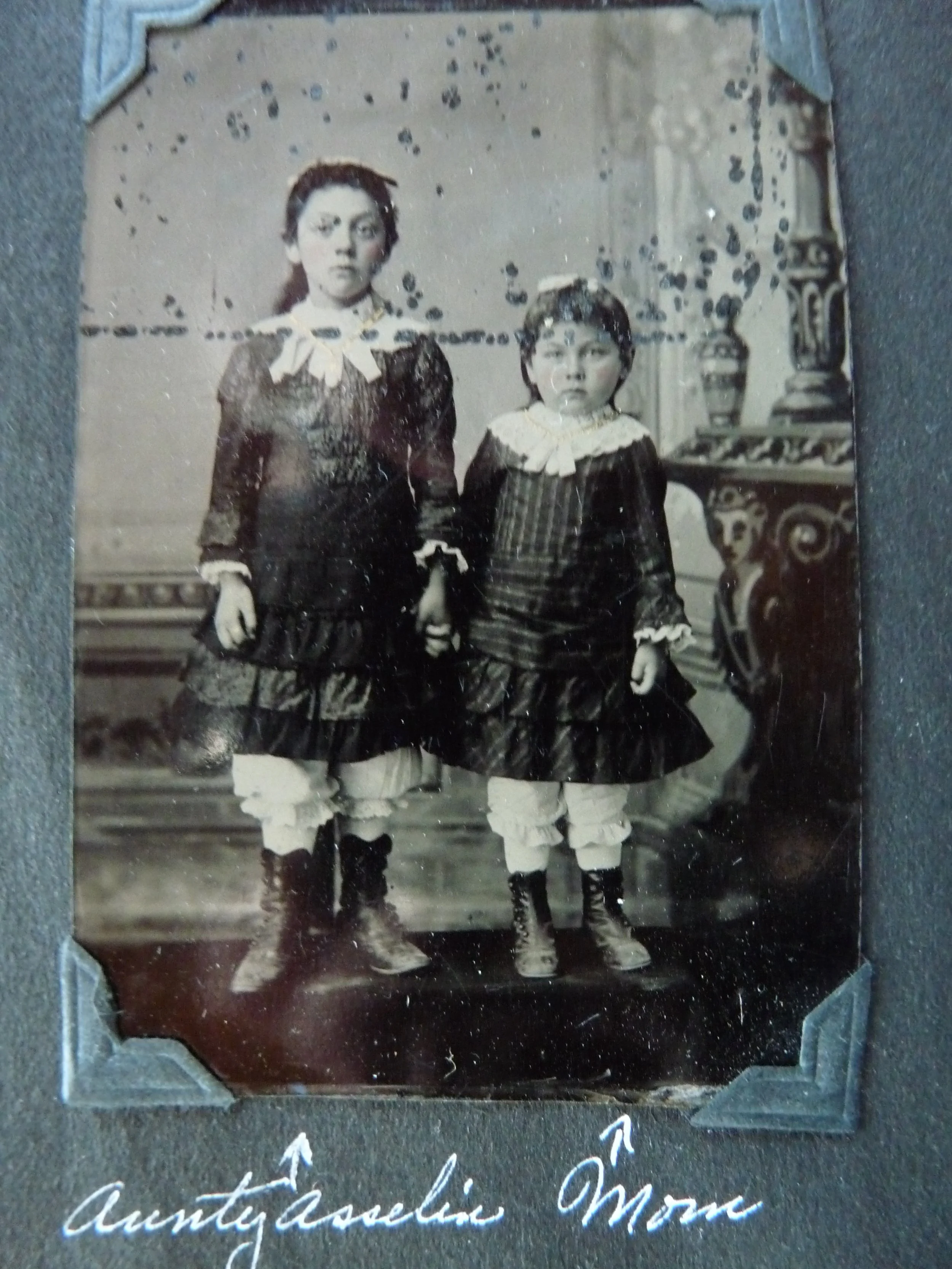 Claudia Caron (l) and Anna Caron (r)