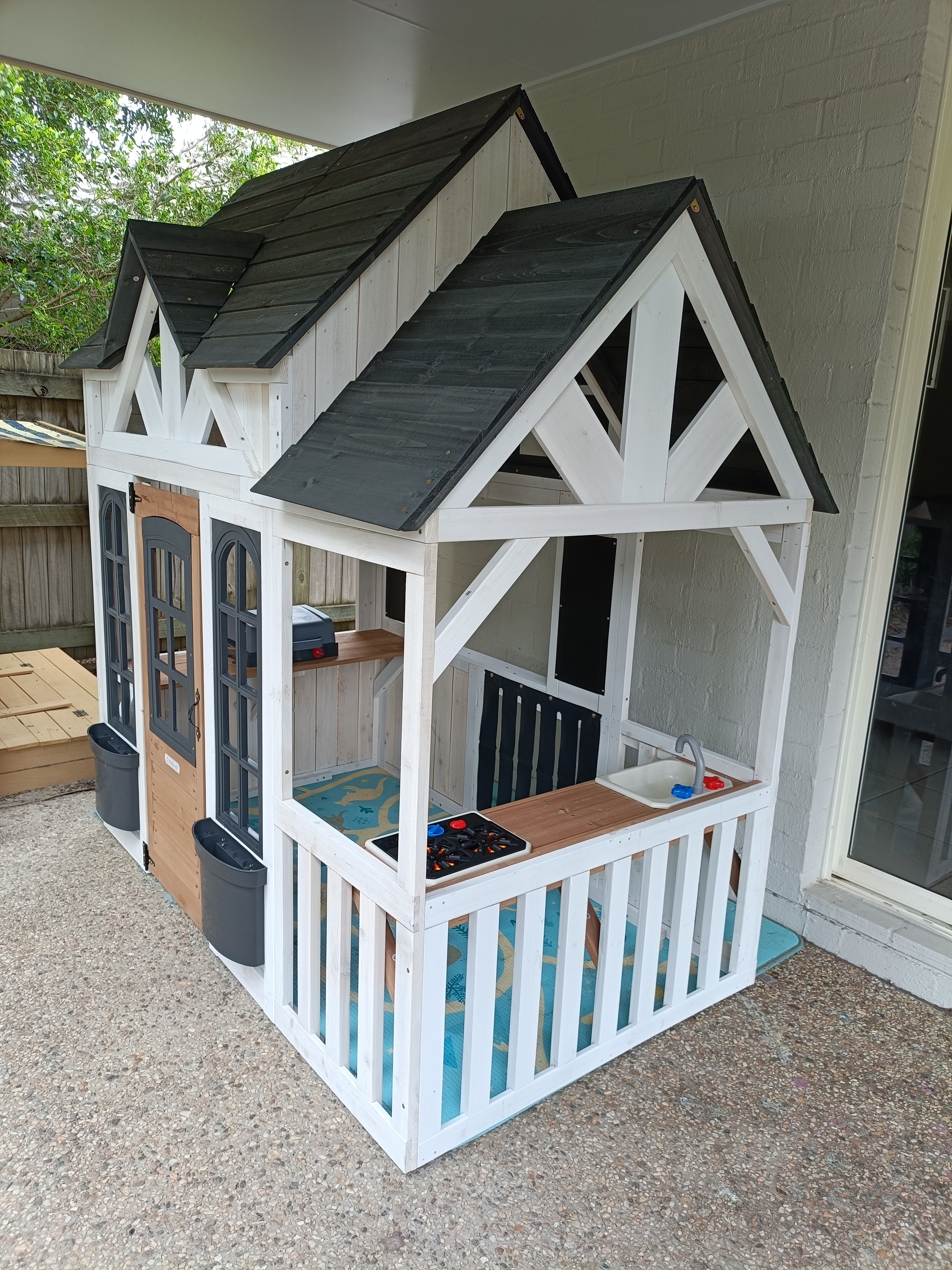Cubby-house-Assembly