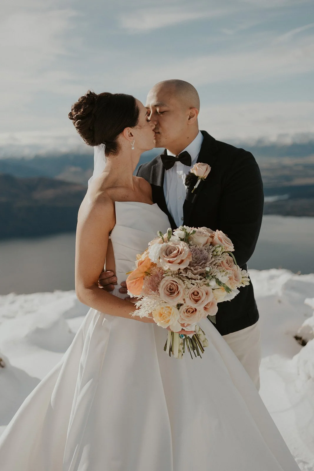 Wedding day kiss at Coromandel Peak 