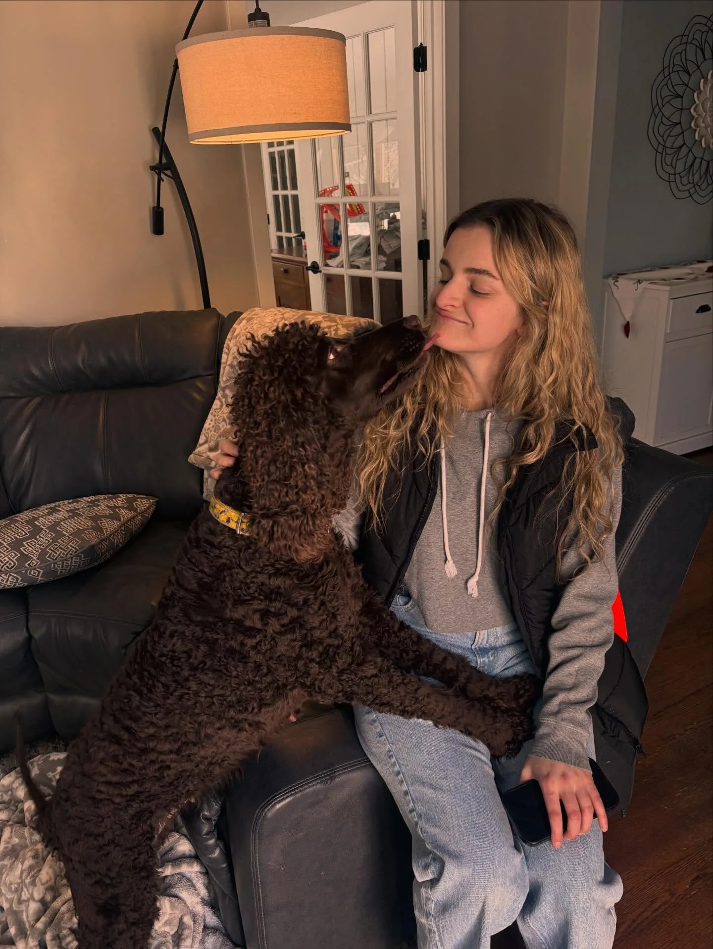 Sarah got to meet our fav curly fam this weekend 🥰🥹💌 Bertie was head over heels