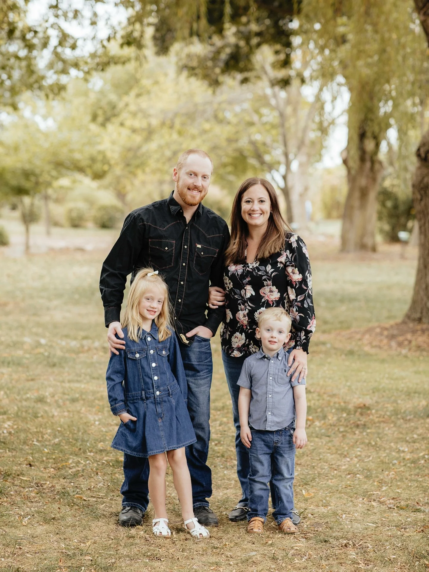 The Doege Fam!!! 
These four are full of FUN. I always have SUCH an amazing time shooting with this crew! 🥰
#illinoisfamilyphotographer #champaignfamilyphotographer #urbanafamilyphotographer #mahometfamilyphotographer
