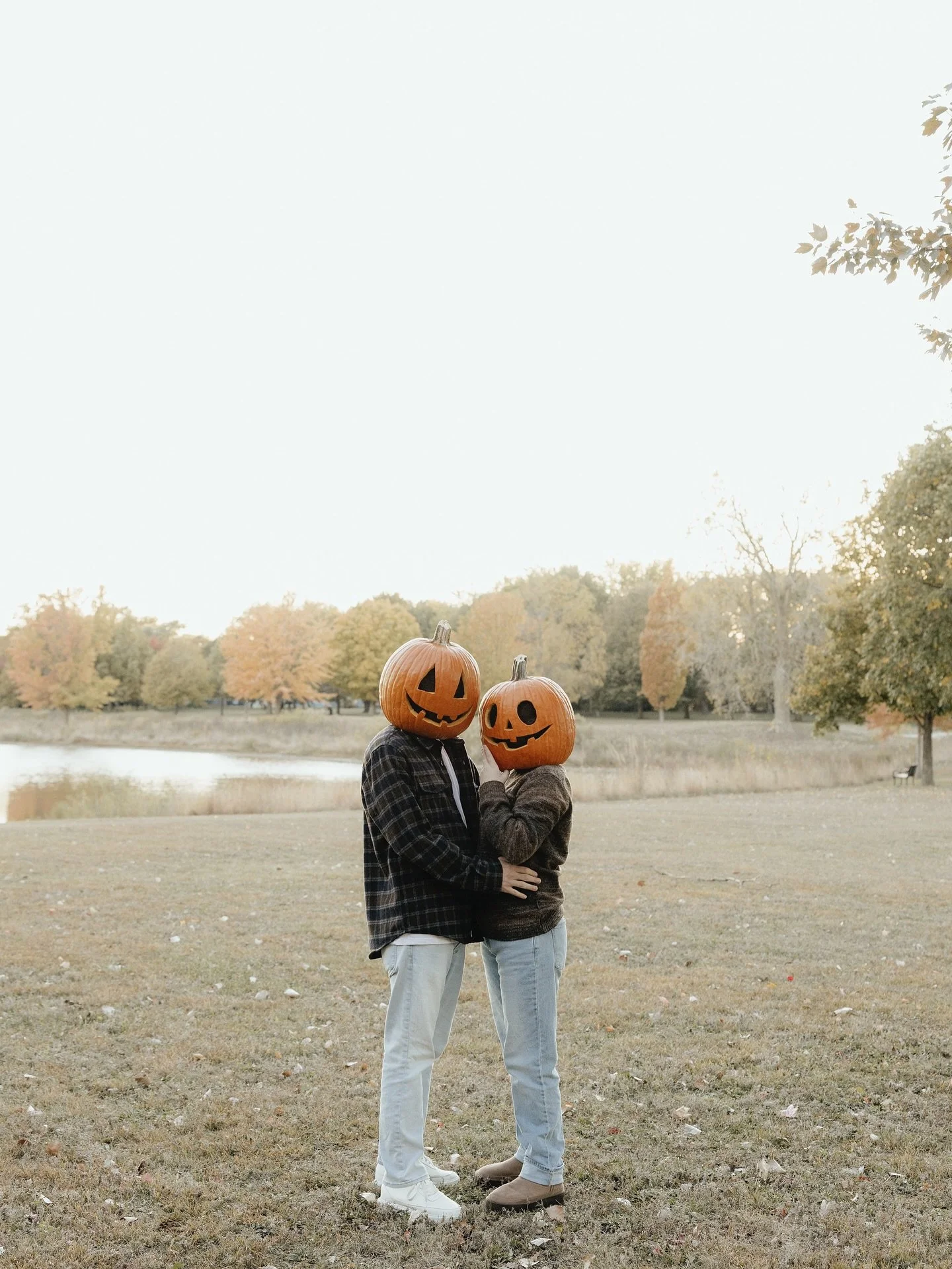 Happy Halloween, from the pumpkin family to you 🎃🕯️✨

So thankful for @syd.brown02 always going along with my high jinks 👻🎃

#pumpkinfamily #pumpkin #halloweenphotoshoot #halloweenphotography #familyphotography #illinoisfamilyphotographer