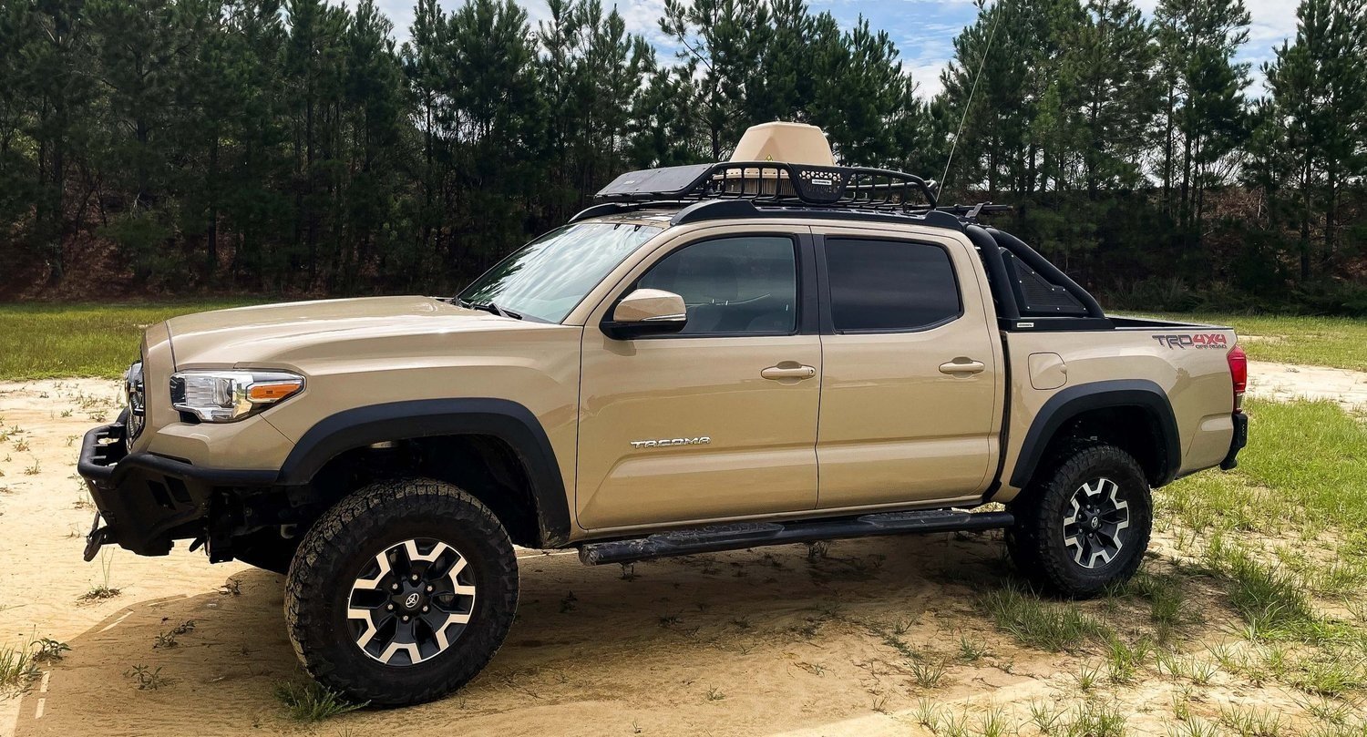  DroneSentry-X mounts to existing vehicle roof racks, providing seamless detect and defeat capabilities.  