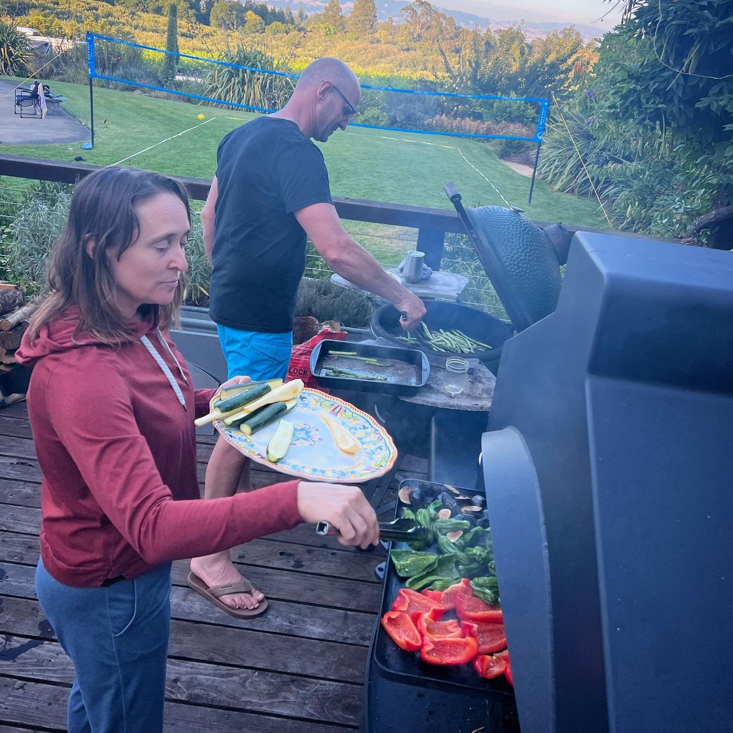 Cooking on the @bakewellburners and @biggreenegg side-by-side. 

There&rsquo;s also a portable gas grill going on the Bakewell side table (not pictured) 😜. Can&rsquo;t we all be friends 💫😉?

#campout #outdoorcookingrocks #outdoorcooking #woodfireo