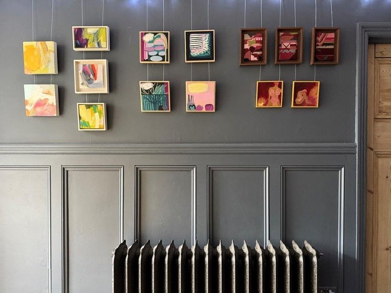 On the hall wall&hellip; @clairechandlerart @traceyelizabethdowning @katemarsdenart 

We are open again this weekend 12-5pm, Saturday and Sunday.

SMALL, BUT&hellip;

7/8 + 14/15 DEC 12-5PM

EXHIBITING ARTISTS 
Abel Kesteven - Claire Chandler - Doug 