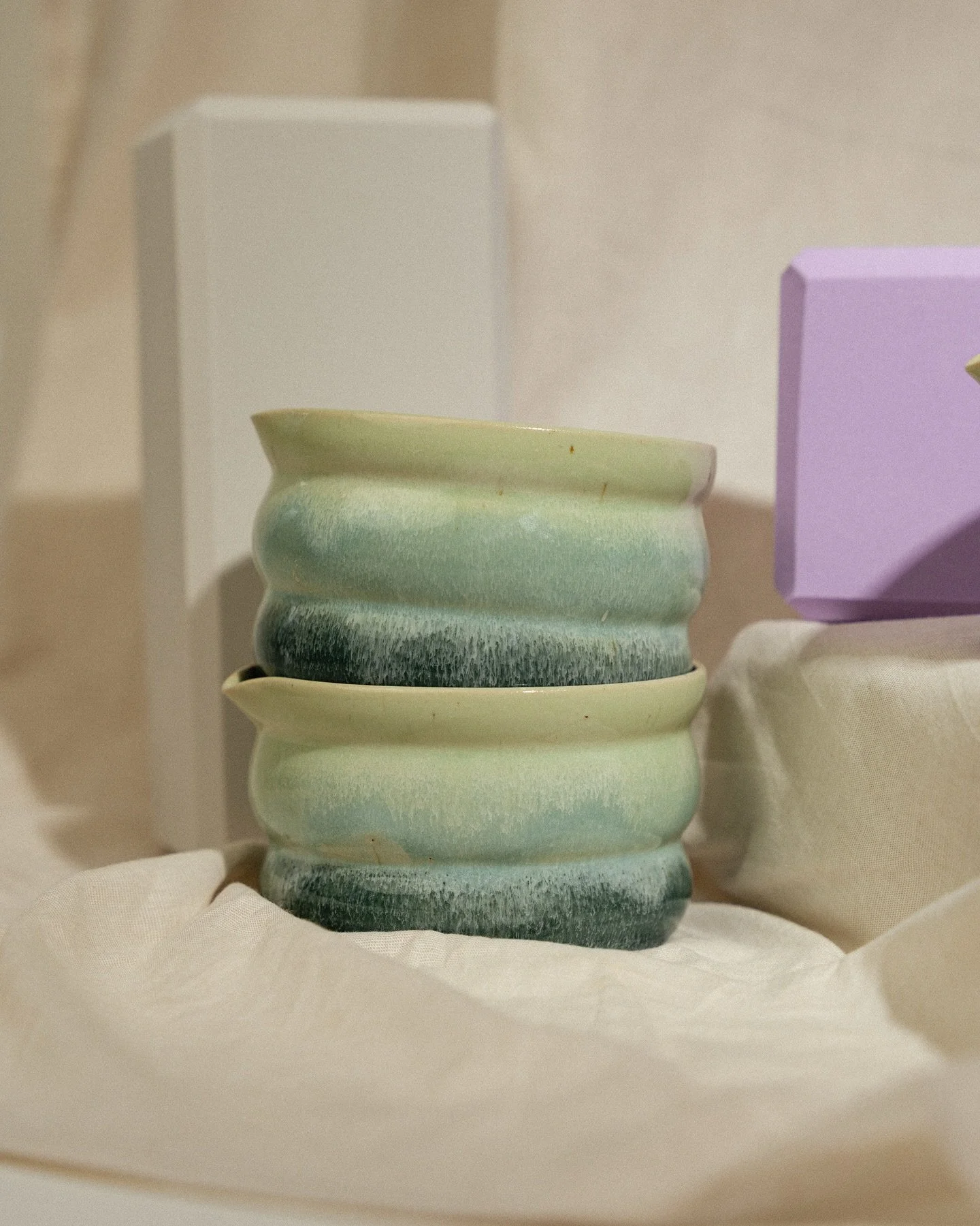 hab dieses mal das erste mal auch matcha bowls im onlineshop angeboten und frag mich jetzt, ob ihr das nochmal wollt?! ich denke auch dar&uuml;ber nach, besenhalter dazu zu t&ouml;pfern (die ersten prototypen gibt es schon hehe) aber halt nuuuur, wen