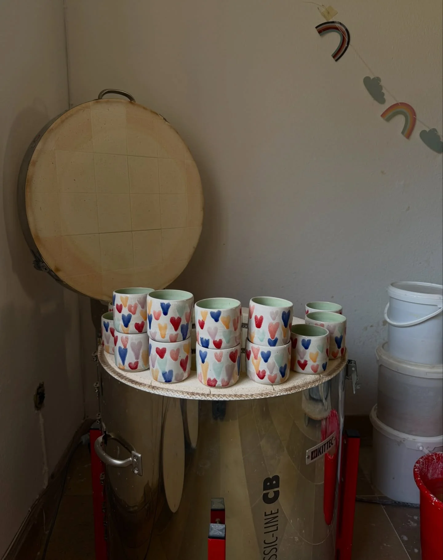 kleiner &bdquo;ich mag das leben gerade doll&ldquo; dump 🪅💓 

1 fresssshhh melted heart cups 
2 mein erstes event als content creatorin (thanks @aevor &amp; @soft_objects_collective for having me - unbezahlte werbung)
3 cleeeeannn after trimming 
4