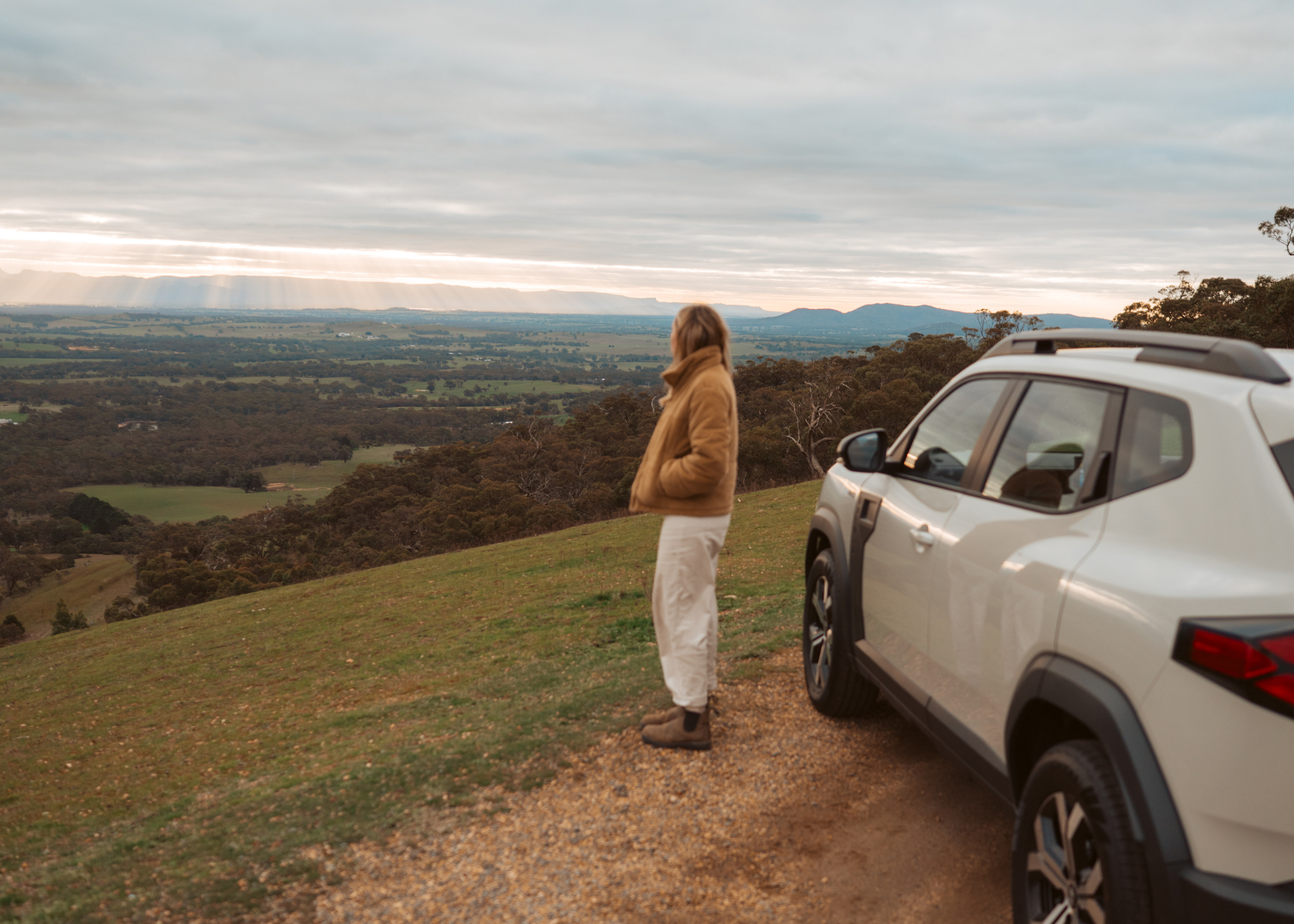  Traveller stopping at a scenic lookout overlooking the Grampians countryside in Victoria. 