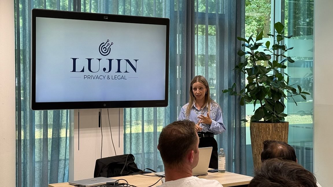 🎤Afgelopen vrijdag gaf ik op de High Tech Campus in Eindhoven een sessie over de kansen en risico&rsquo;s van AI aan een zakelijk gezelschap uit Belgi&euml;.

AI biedt enorme mogelijkheden en daar hebben we over gesproken. Tegelijkertijd vraagt het 