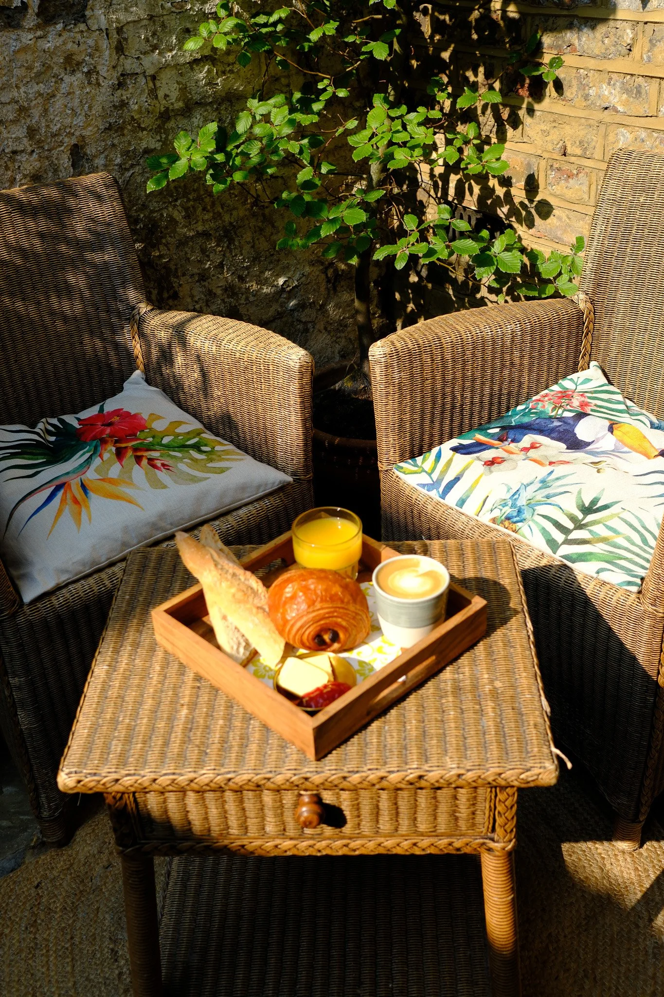 Chapeau Cloche - Cafe and Evening Bar - Selected Photographs