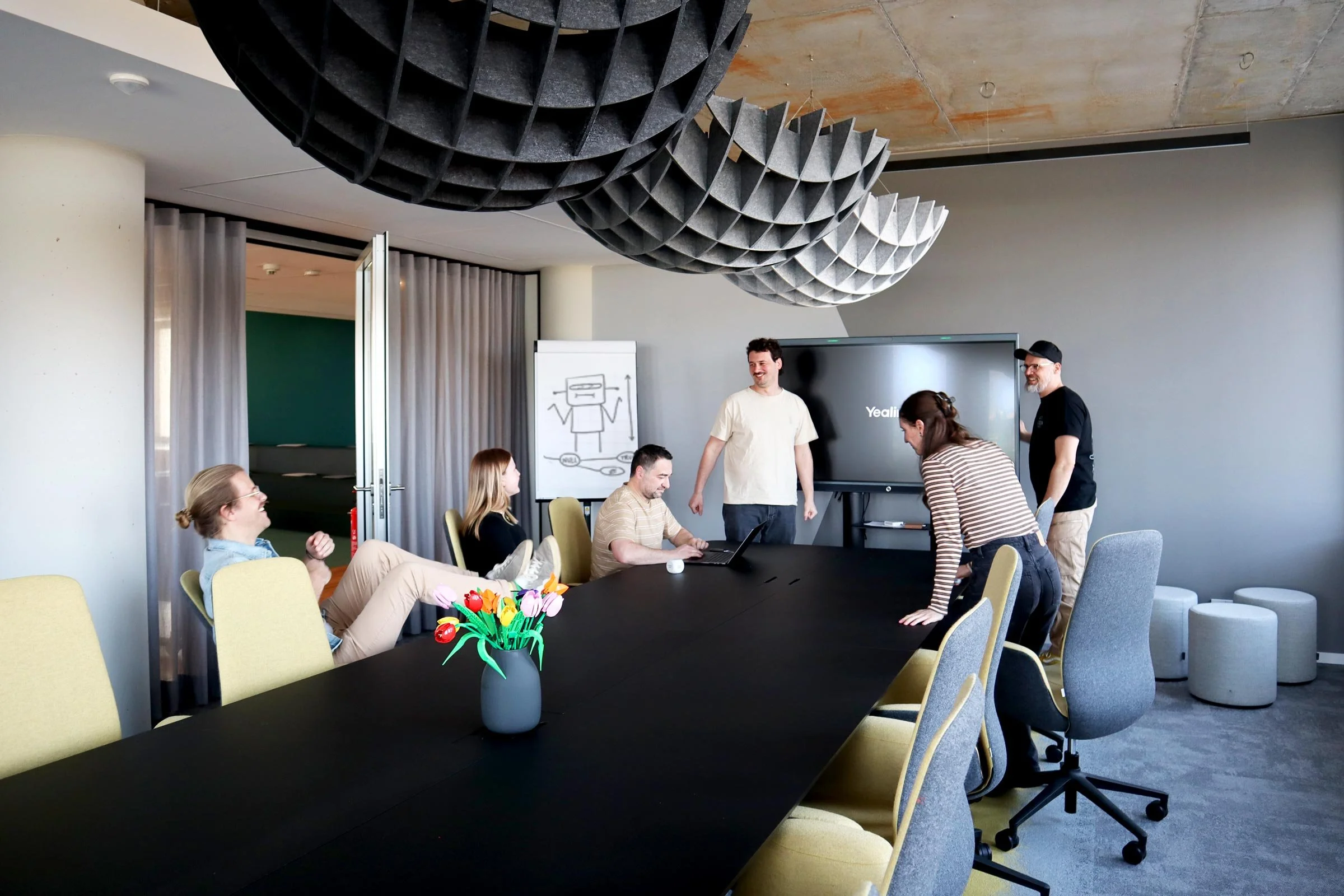 Als Innenarchitekt in Berlin für Büros und digitaler Workplace Stratege hat BOND-officedesign in Dortmund die Büroräume für ehex gestaltet