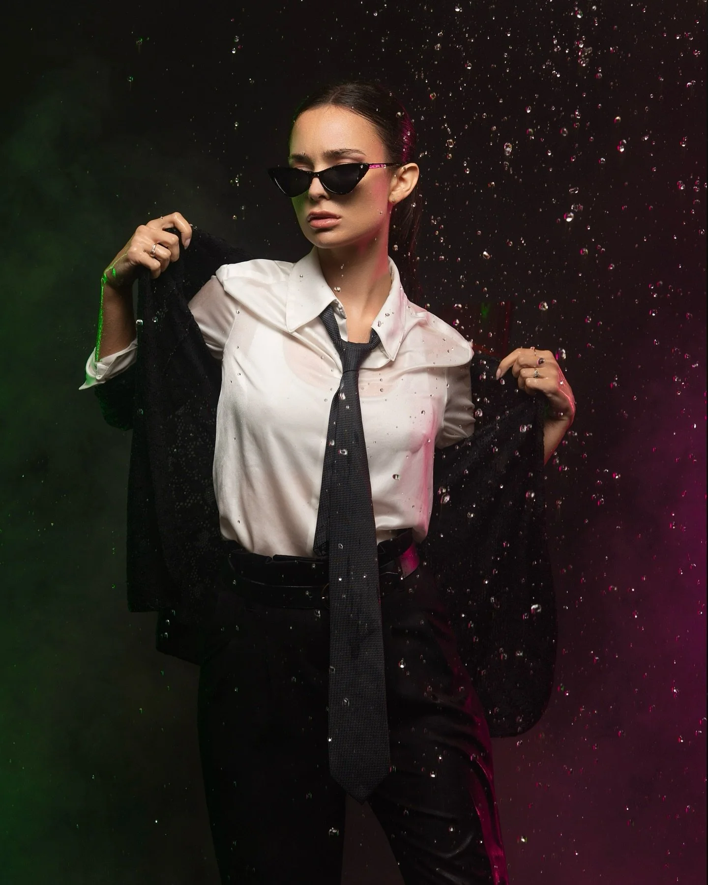 I&rsquo;m slayinggggg in the rainnnn🎶 

thats how it goes right? 🙃

@jmead.photography 
@studio88_creates 

#ukmodel #creativeportrait #fashionmodel #commercialmodel #modelsearch