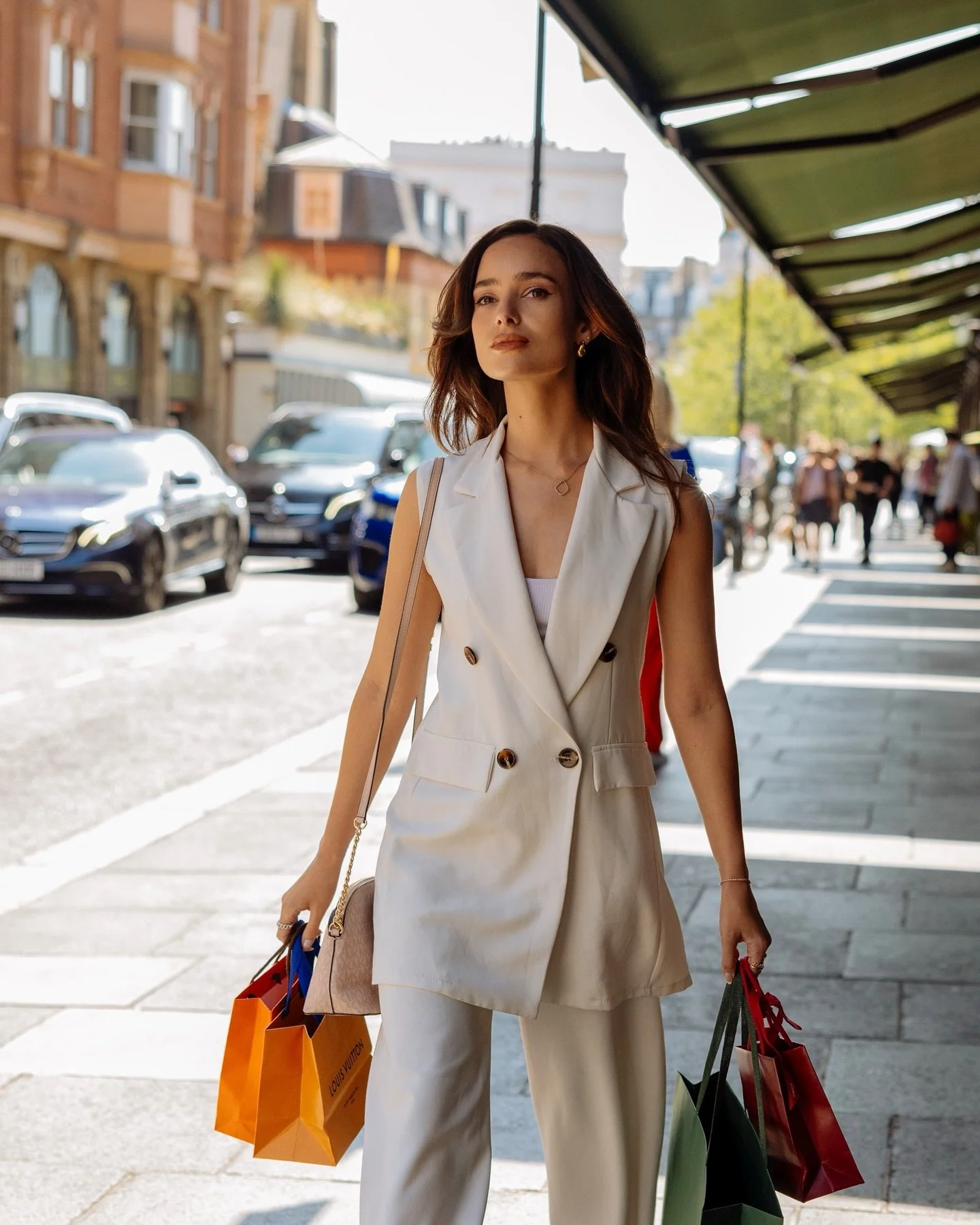 Don&rsquo;t be driven crazy, be driven around 🤌

this was a different experience than what I&rsquo;m used to when I visit london, usually fighting for my life on the underground and carrying too much😅

Have you started your shopping yet? 👀🌲