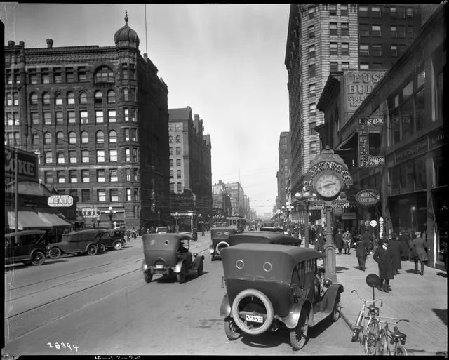 16-Studio Historical-Hennepin Avenue from Sixth Street looking north, Minneapolis. .jpeg