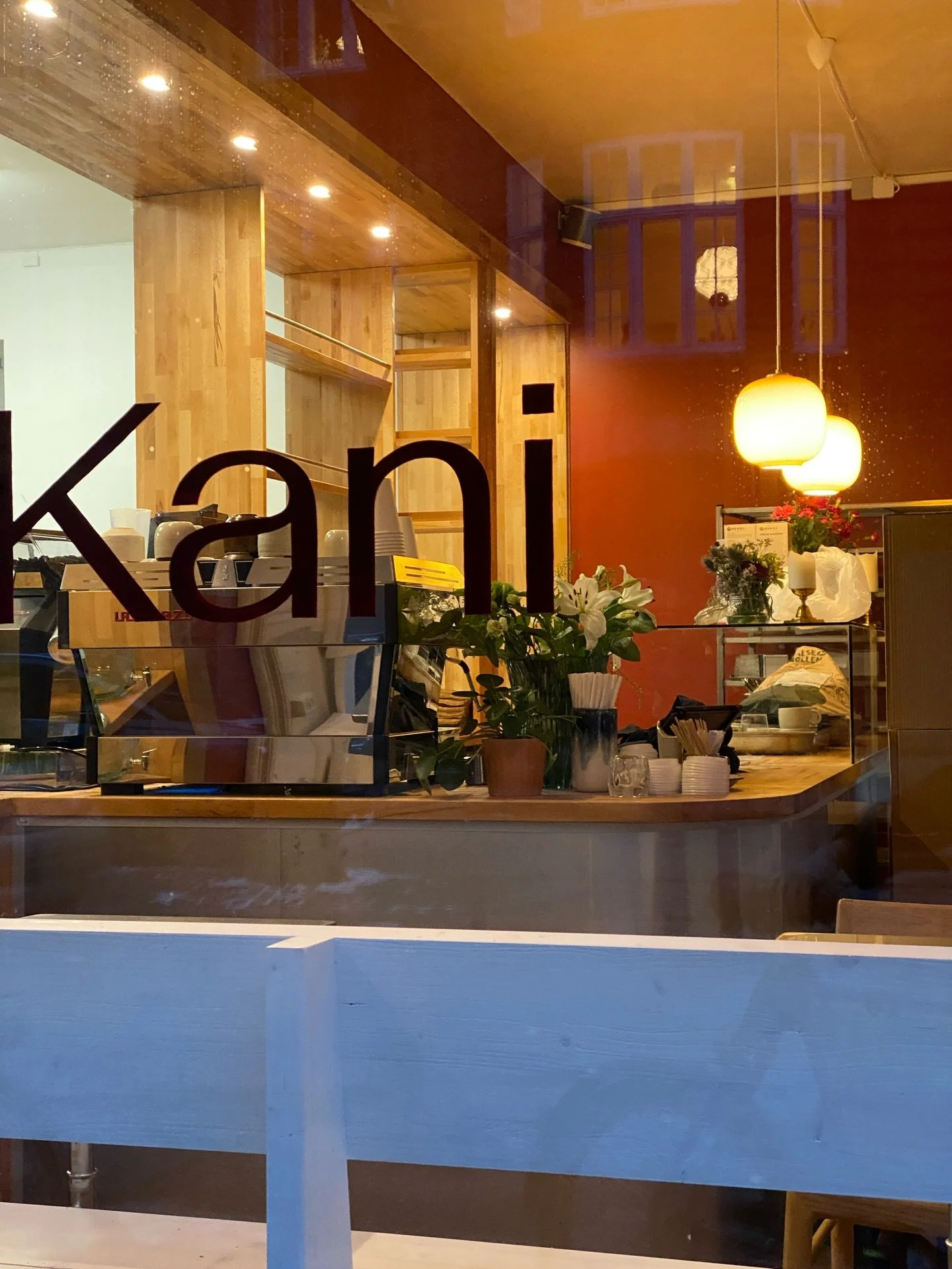 Hi @kani.cph 
Newly opened bakery in Frederiksberg that serves Saftig Coffee! A masterpiece of a bakery by @aryanjafri 😍 She and her team makes awesome baked goods on awesomly sourced ingredients, and heaps of savory creations as well😮
Go visit the