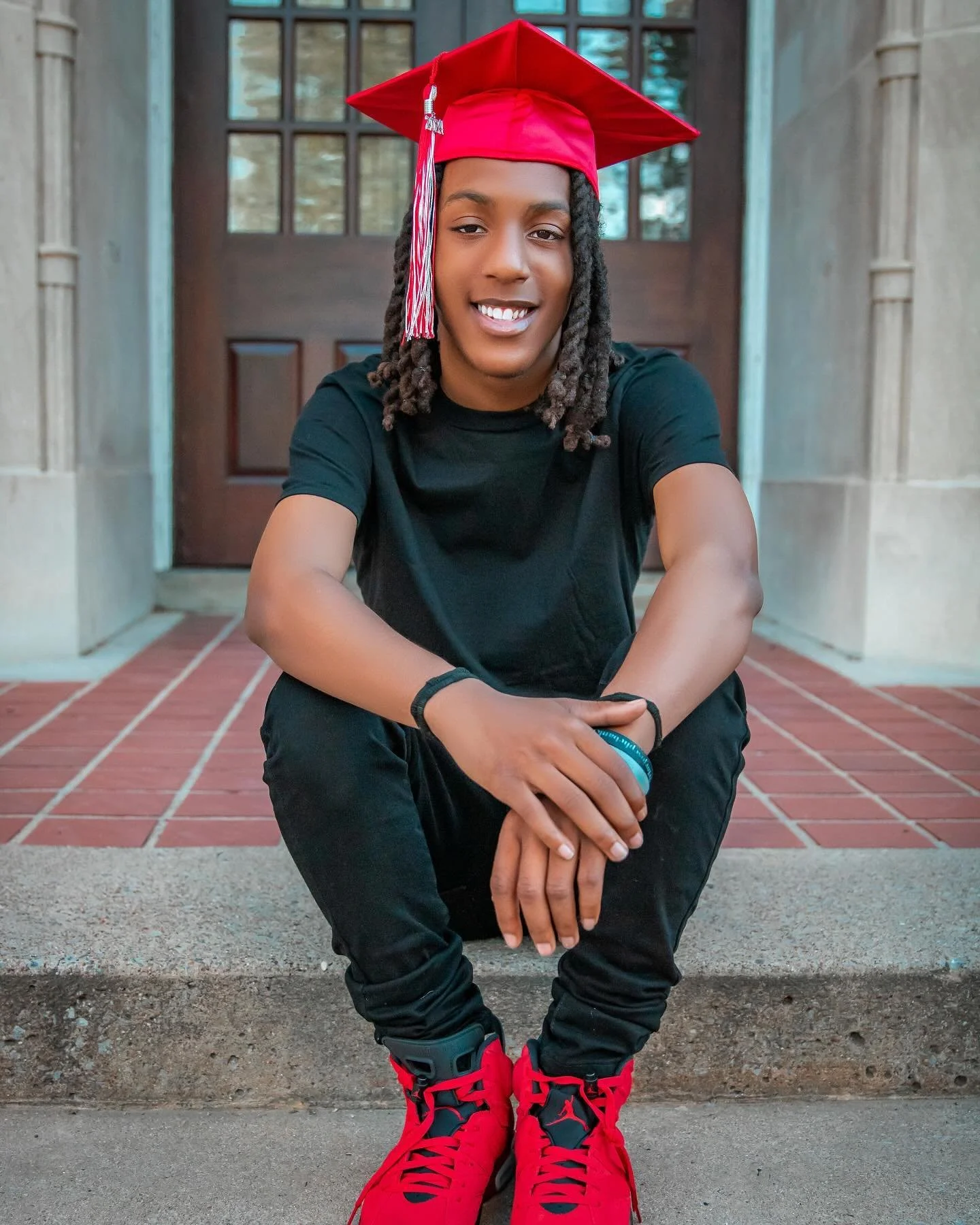 Cap. Gown. It&rsquo;s going down!

#Canon #NashvillePhotographer #Nashville #Clarksville #clarksvillephotographer #nashvillegraduation #outeast