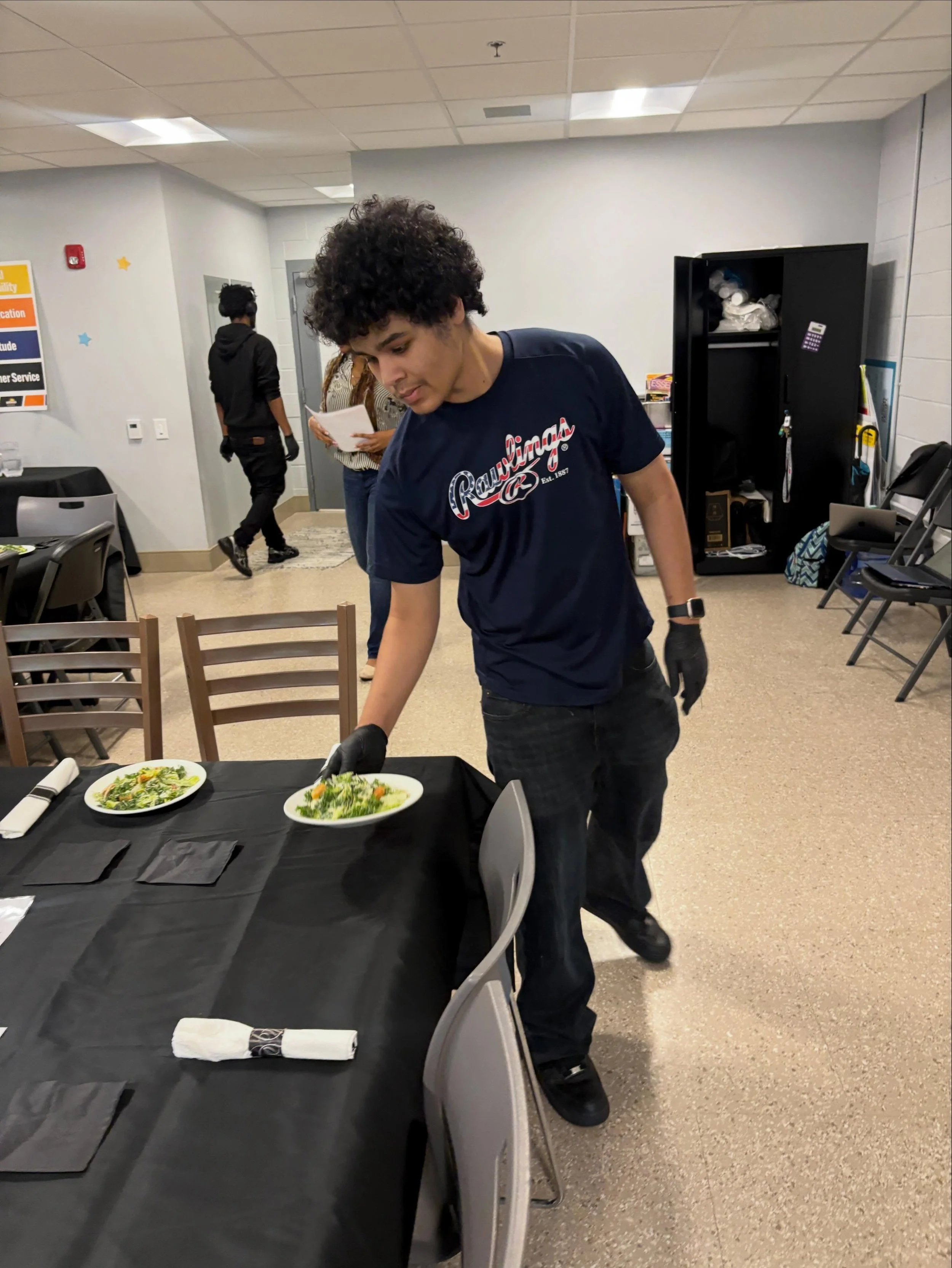 This week we wrapped up another cohort with a showcase dinner! This group asked one of our Path 4 youth Key to lead them in preparing his recent Thrive Meal menu of baked barbecue chicken with collard greens and Mac and cheese. They wrapped up the me
