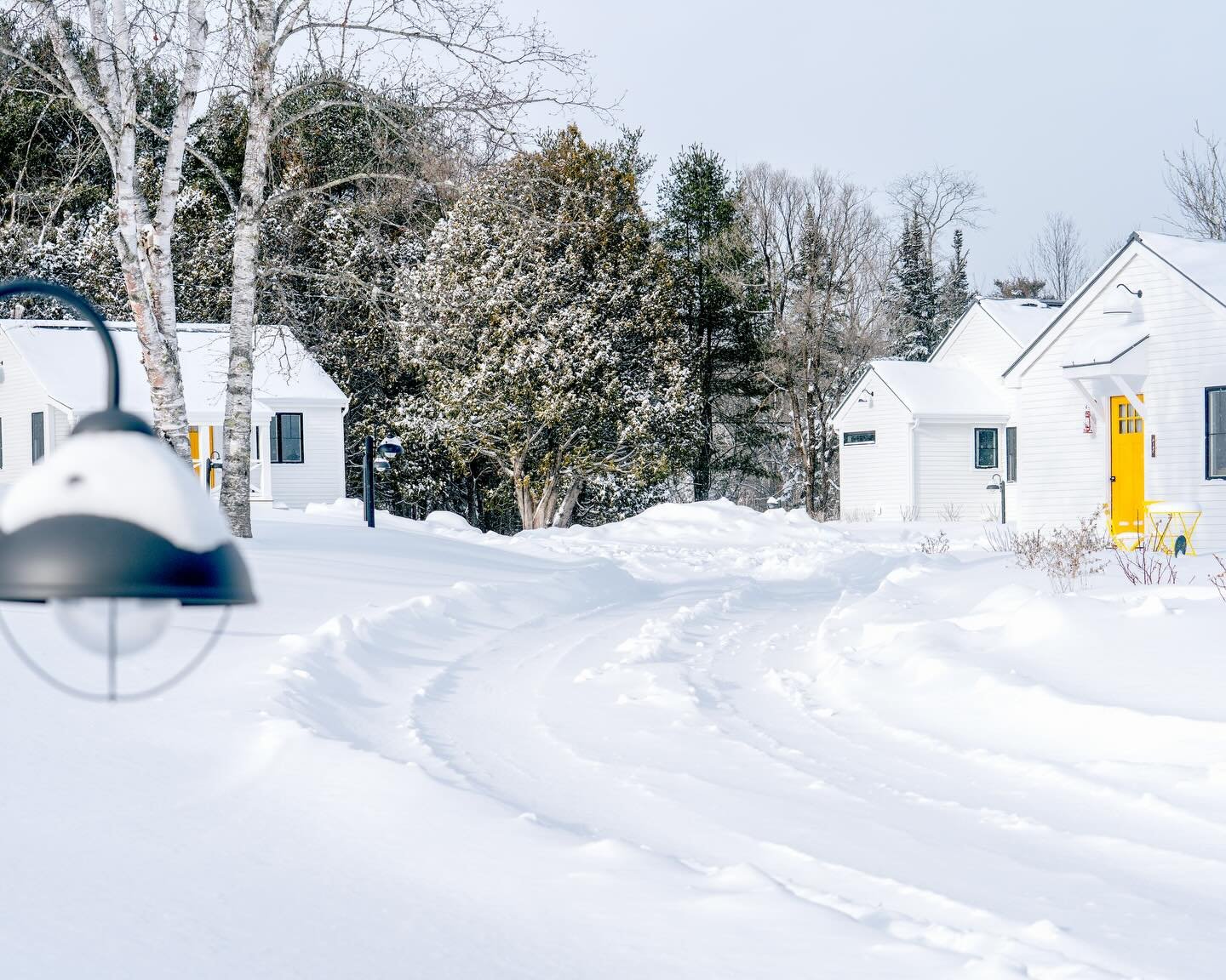 Maine truly is a winter wonderland, from snowshoeing to ice fishing in style. Come enjoy Vacation Land all year long, and discover that snowy and sunny are a great combination! ❄️ ☀️ @campdeforestme #vacationland #maine #travelmaine #acadianationalpa
