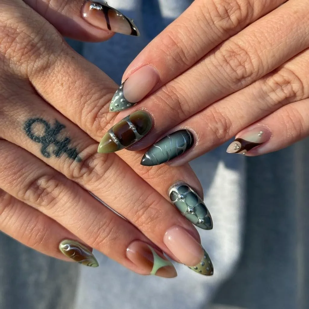 En tant que nail artistes, on a toujours h&acirc;te quand on sait que vous arriver avec des inspos color&eacute;s ✨

#mtl #nailsmontr&eacute;al #onglesmontr&eacute;al #onglemtl #montrealongles #montrealnailsalon ##montrealnailtech #montrealnailartist