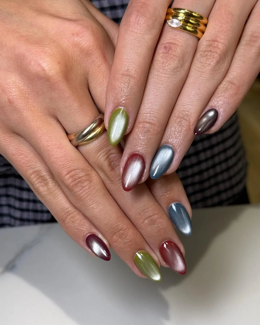 Obtient cet effet avec n&rsquo;importe quelle de nos couleur et notre cat eye argent✨

#mtl #nailsmontr&eacute;al #onglesmontr&eacute;al #onglemtl #montrealongles #montrealnailsalon ##montrealnailtech #montrealnailartist #montrealnails