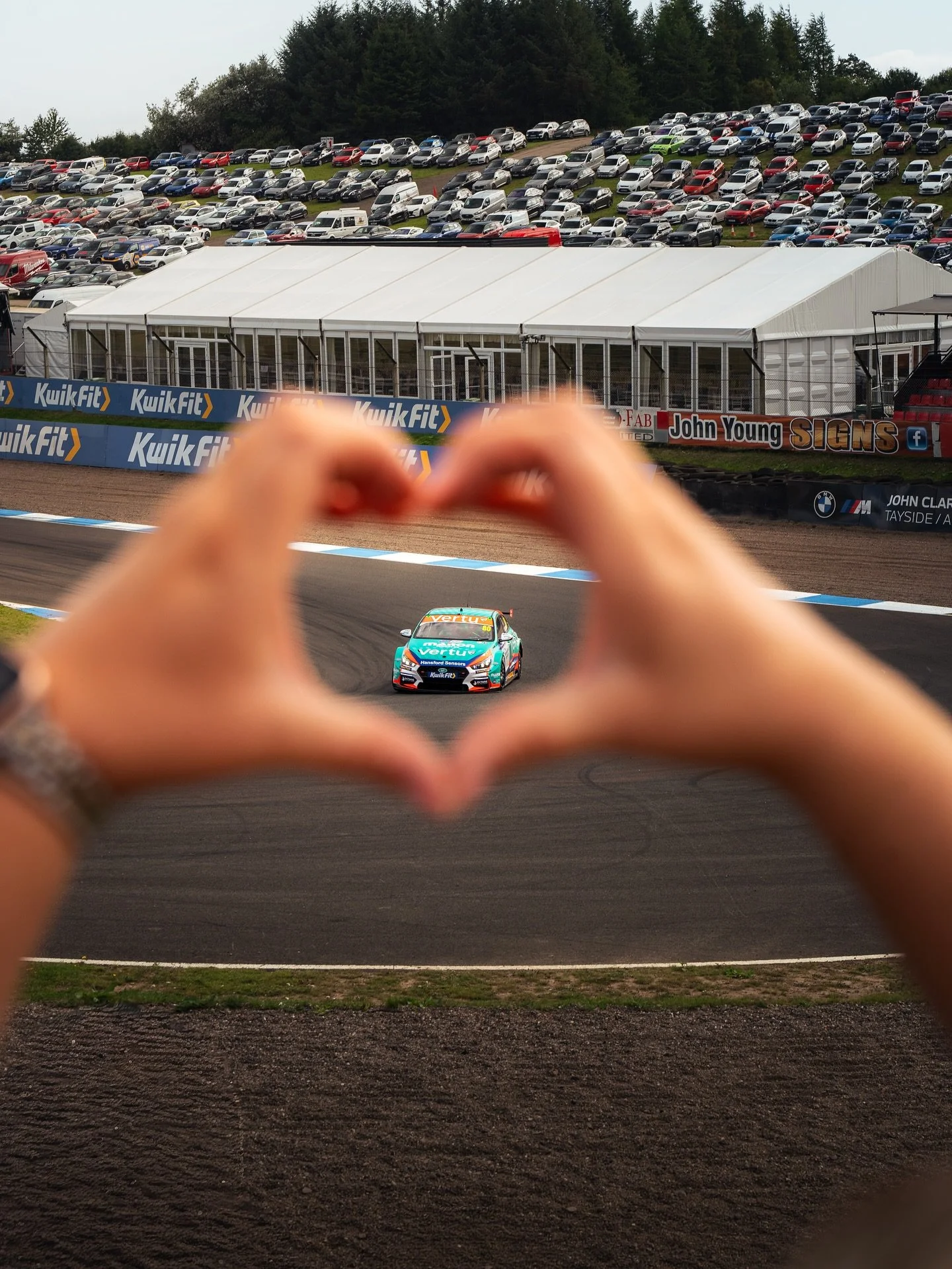 Knockhill with #TeamVERTU — through my lens. šø
Always an awesome weekend with the team.
#BTCC #Racing #Cars #Vertu #EXCELR8 #Knockhill