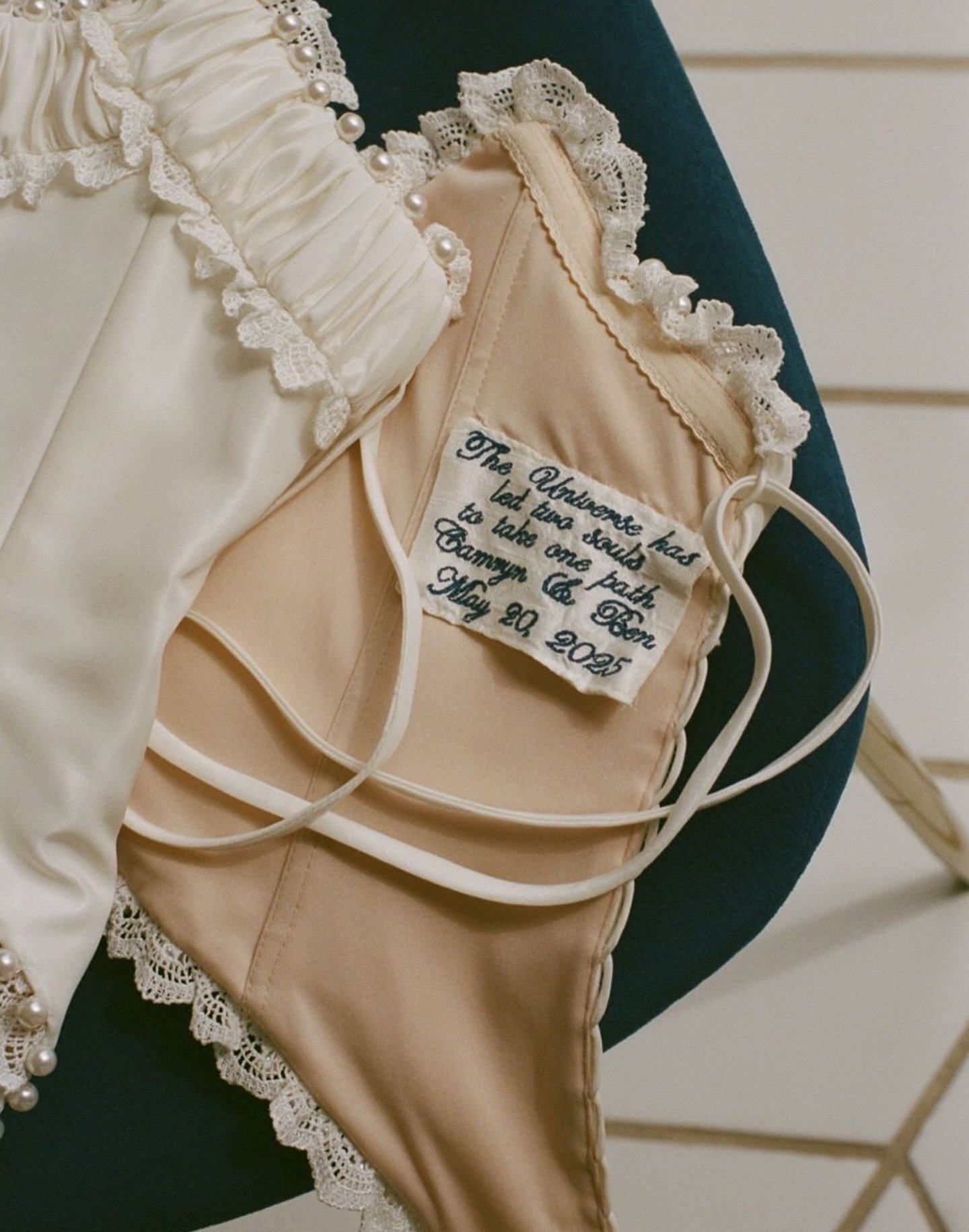 Beauty is in the details @camryn.lucia 

Venue @ristorantetorrenormanna
Photography @alexanderjorden
Videography @alexanderjorden
Second photographer @sierrakphotos
Planner @storiamiaevents
Florals @lucianorizzi
Custom Dress @joandominiquebride
Custo